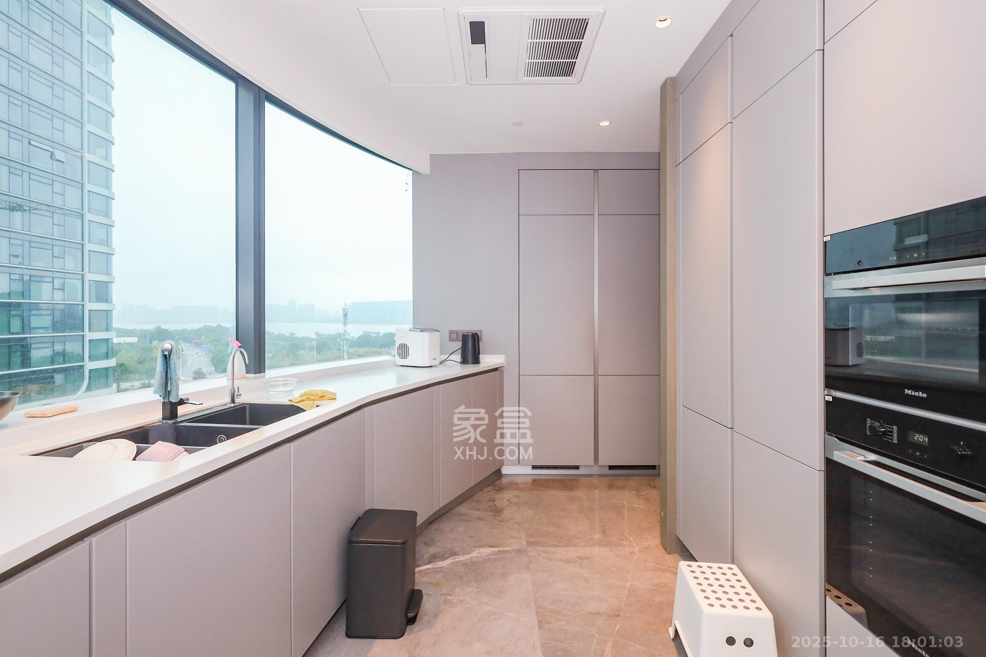 润和滨江湾  4室2厅4卫    1000.0万 润和滨江湾  4室2厅4卫    1000.0万厨房