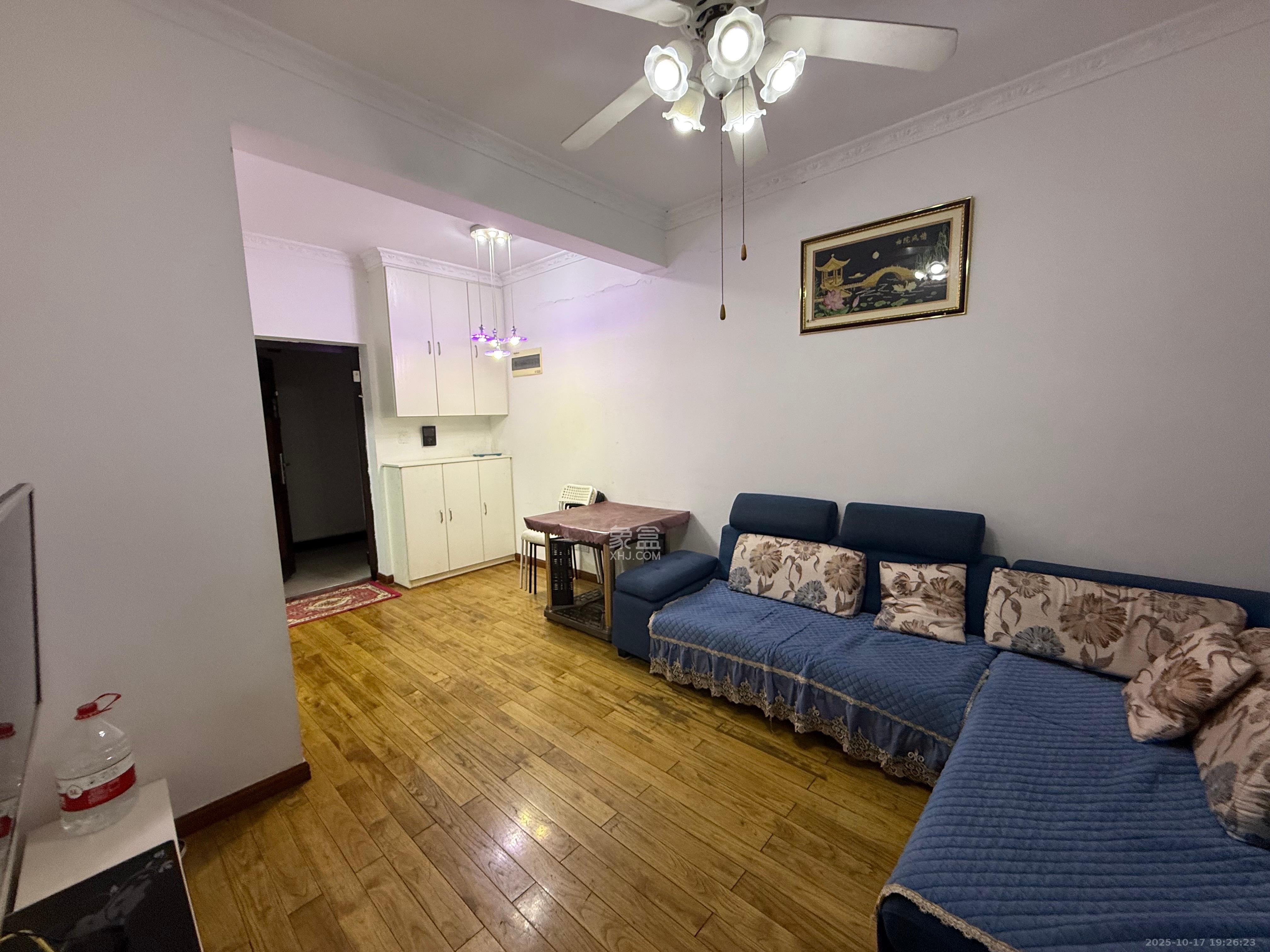 荣盛花语馨苑 3室1厅1卫 2300.0元/月 荣盛花语馨苑 3室1厅1卫 2300.0元/月室内图