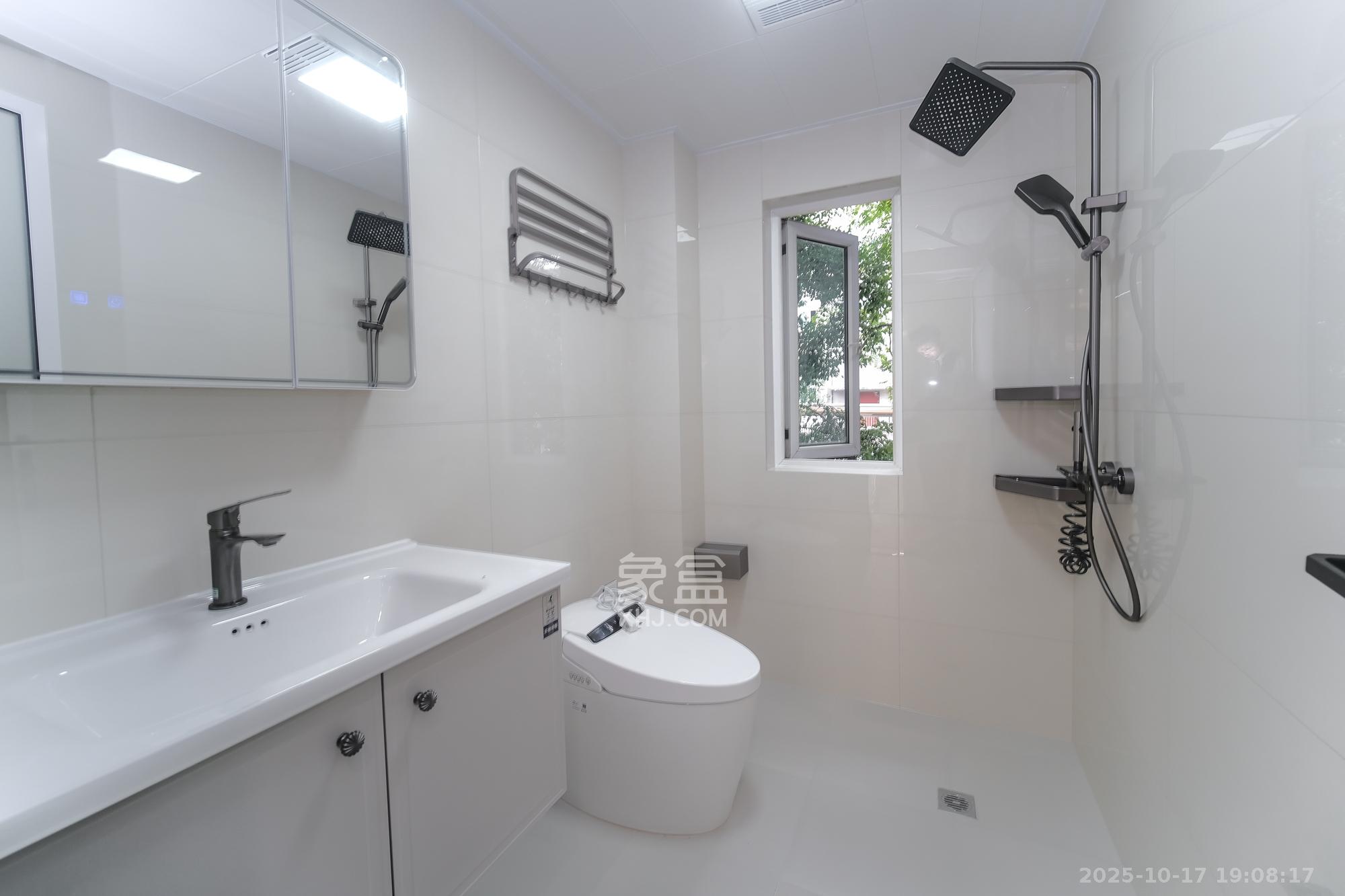 山水湾  4室2厅2卫    72.0万卫生间