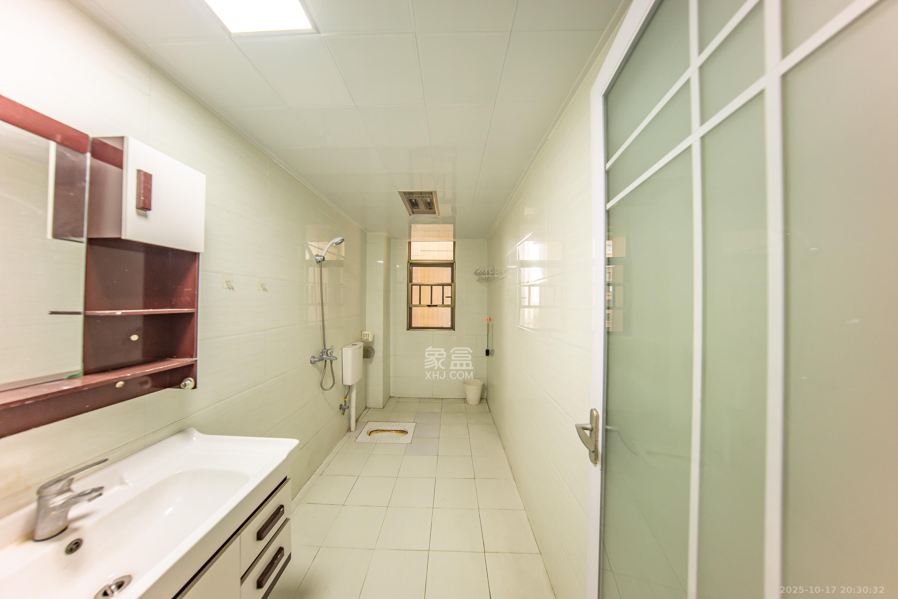 江山帝景雅典  4室2厅2卫    125.0万卫生间