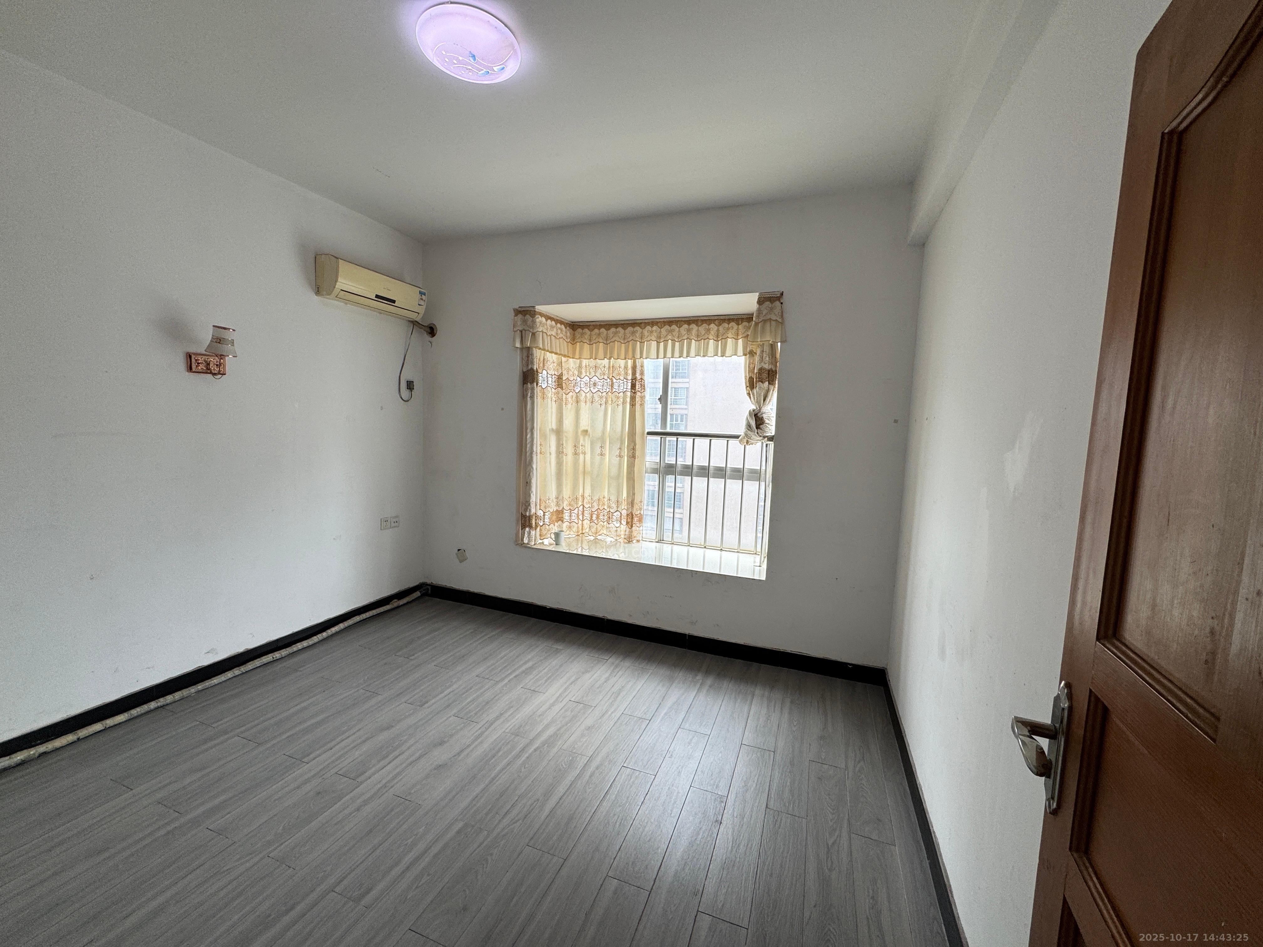 上河国际F座  3室2厅1卫    2300.0元/月 上河国际F座  3室2厅1卫    2300.0元/月室内图