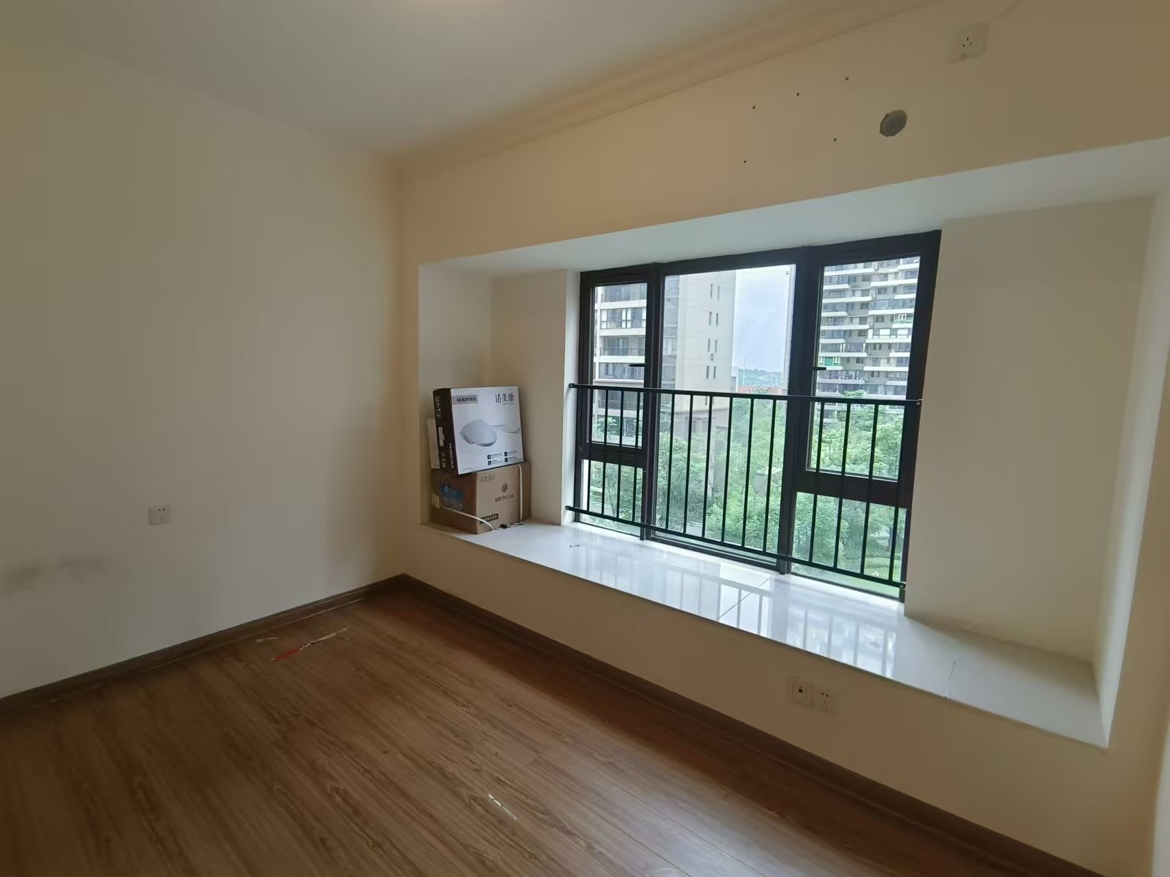 华耀碧桂园十里江湾誉峯  4室2厅2卫    2000.0元/月室内图