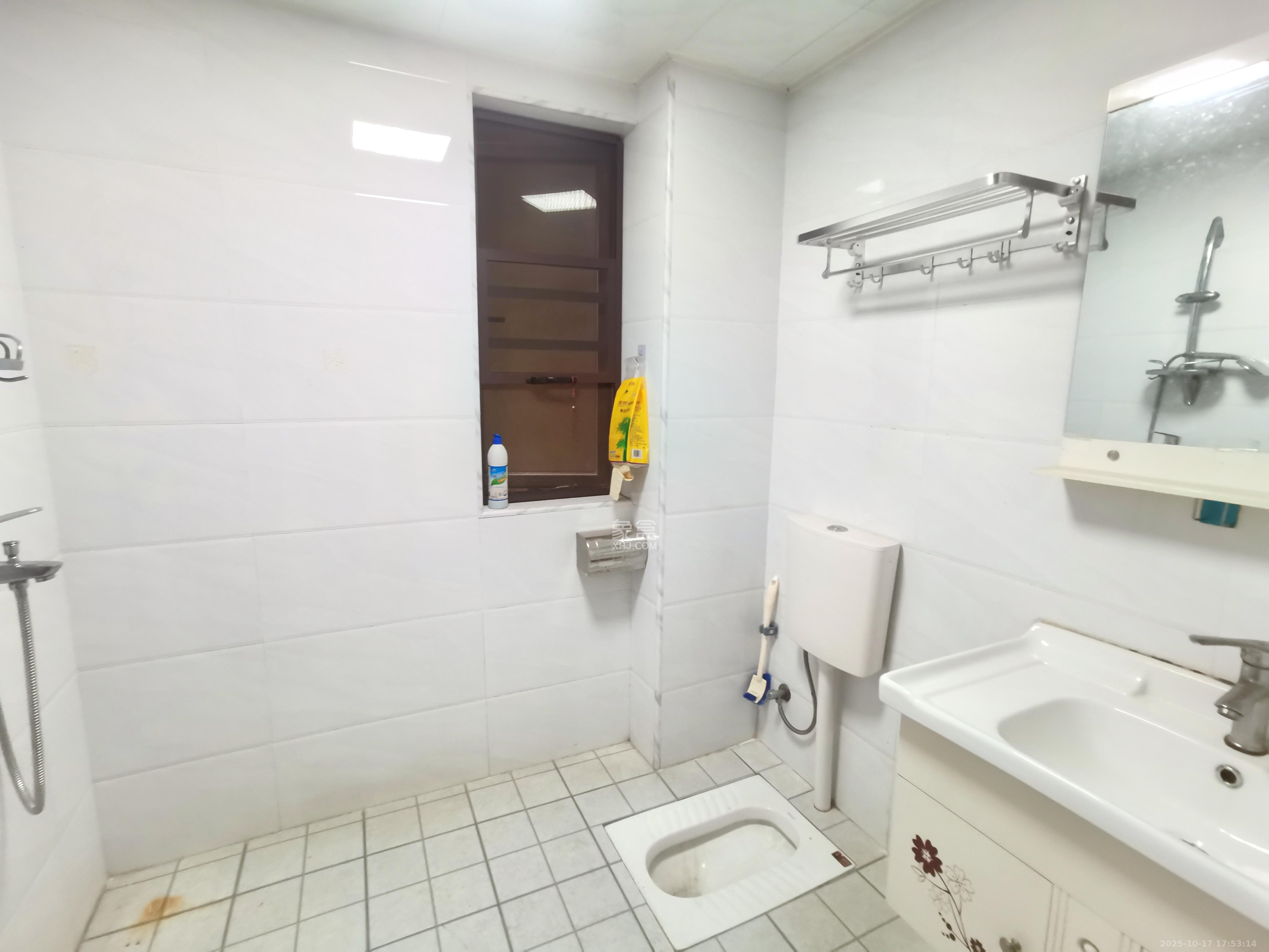 山语城三期 3室2厅2卫 2200.0元/月 山语城三期 3室2厅2卫 2200.0元/月室内图