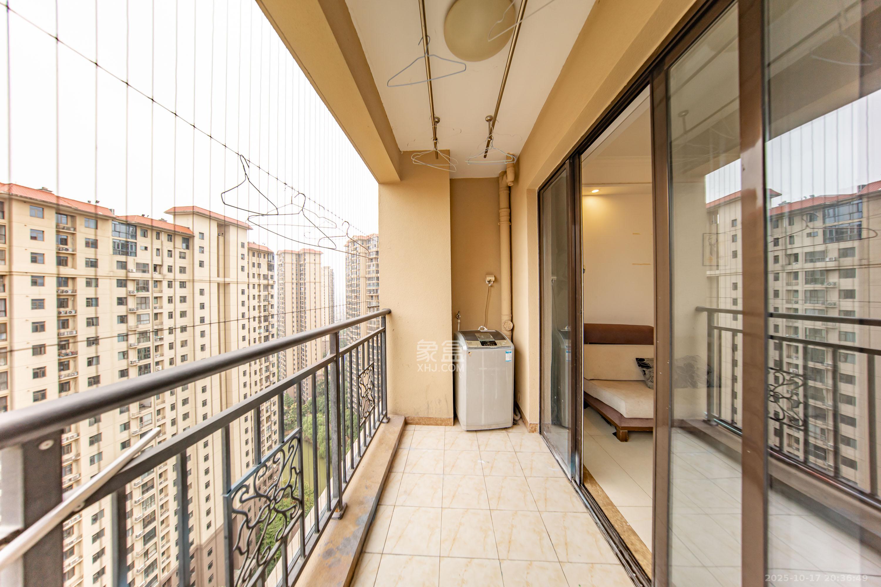 江山帝景哈佛 3室2厅1卫 90.0万 江山帝景哈佛 3室2厅1卫 90.0万阳台