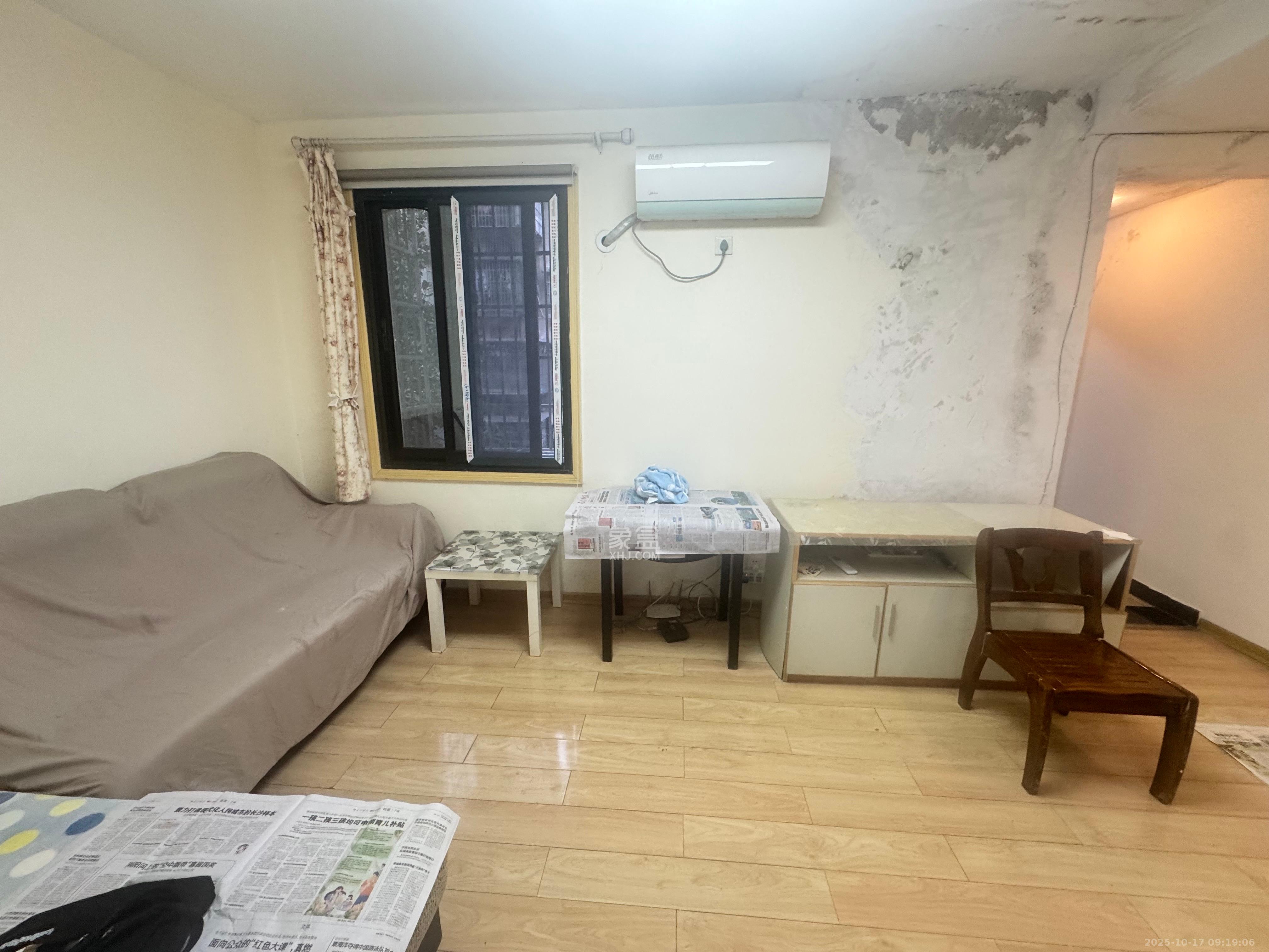 仰天湖4村  1室0厅0卫    1800.0元/月室内图