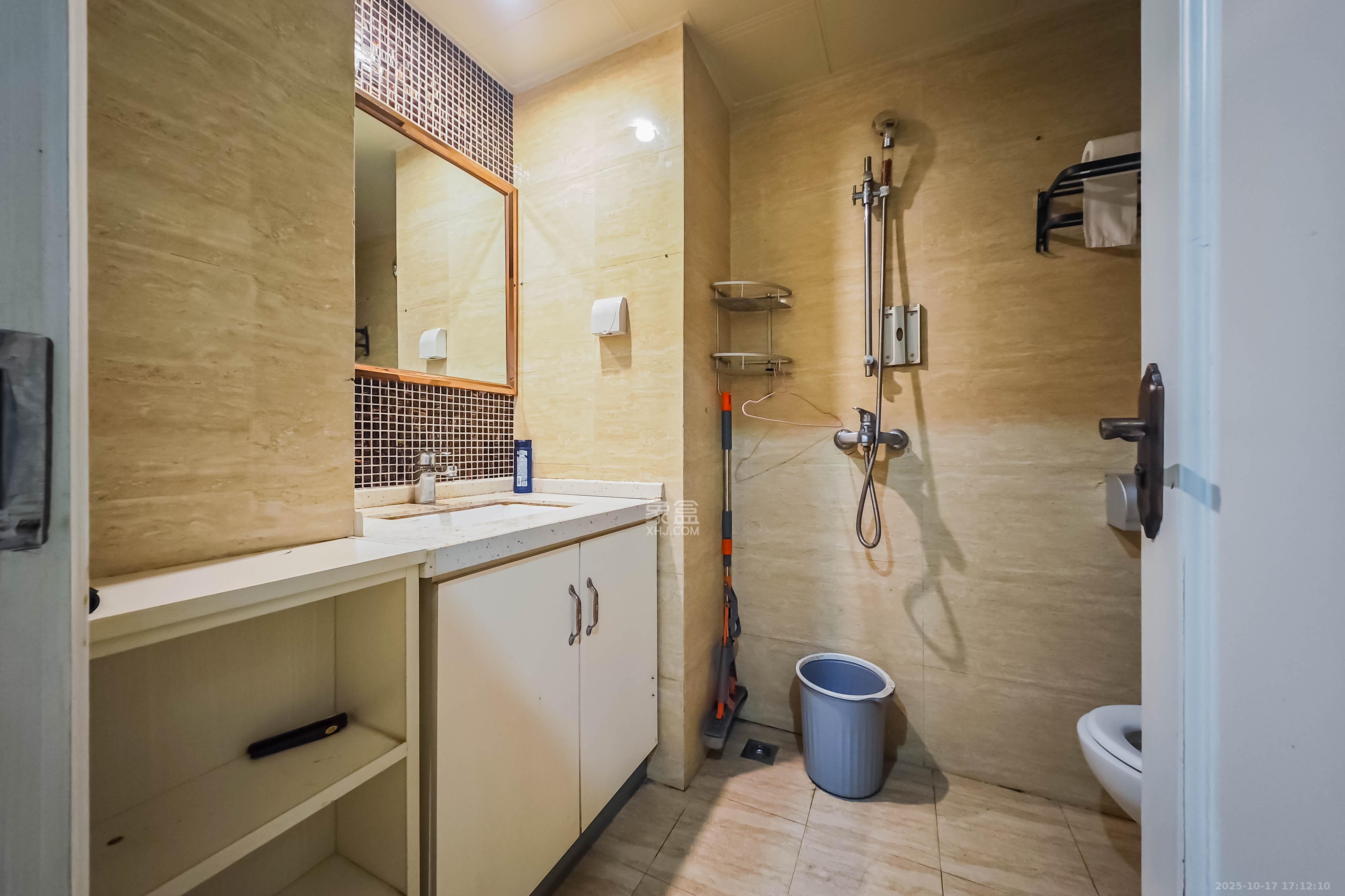 五江天街北区  1室1厅1卫    25.0万卫生间