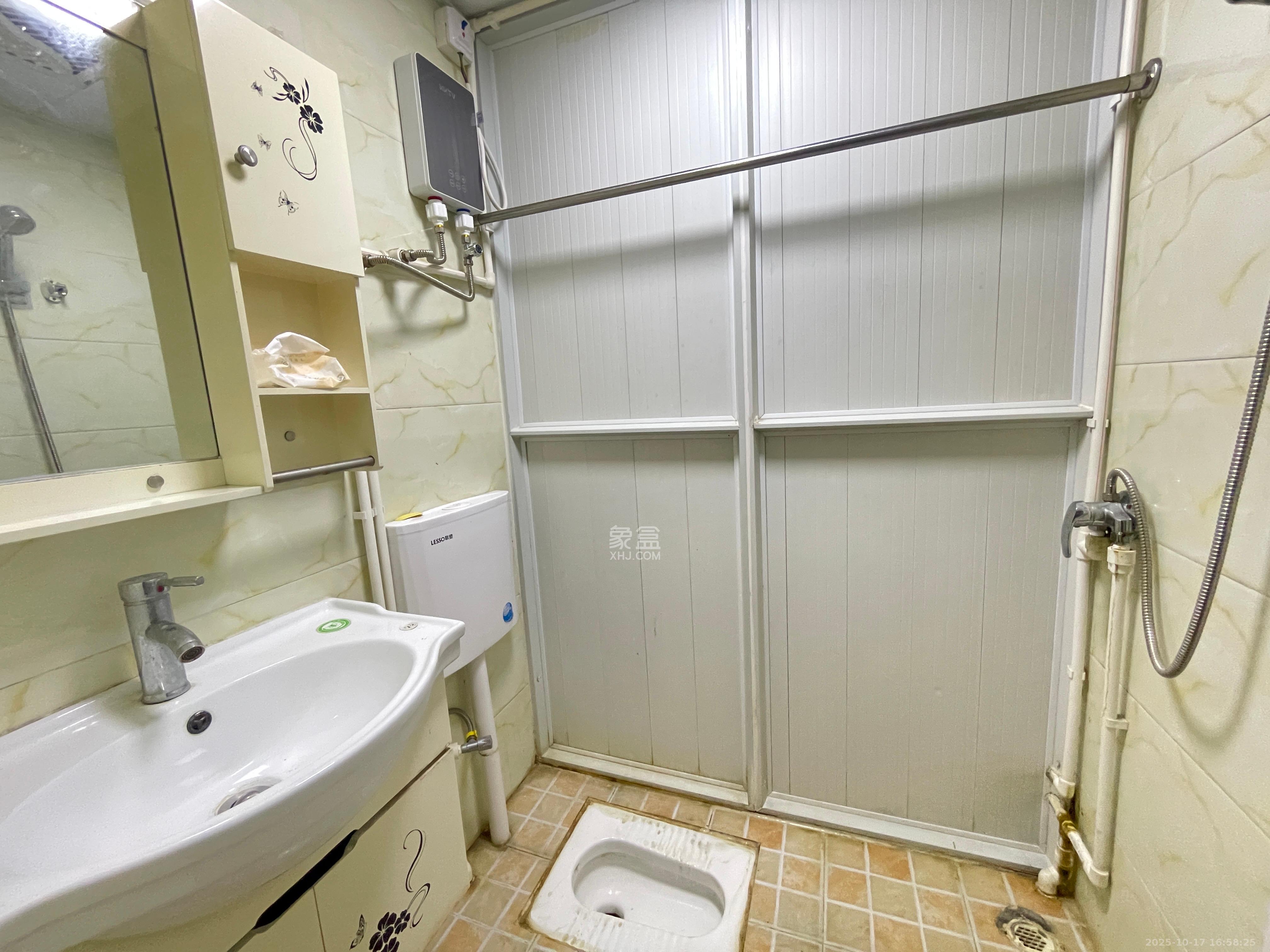 天鸿天府(天鸿中央大院)  4室2厅1卫    2600.0元/月 天鸿天府(天鸿中央大院)  4室2厅1卫    2600.0元/月室内图