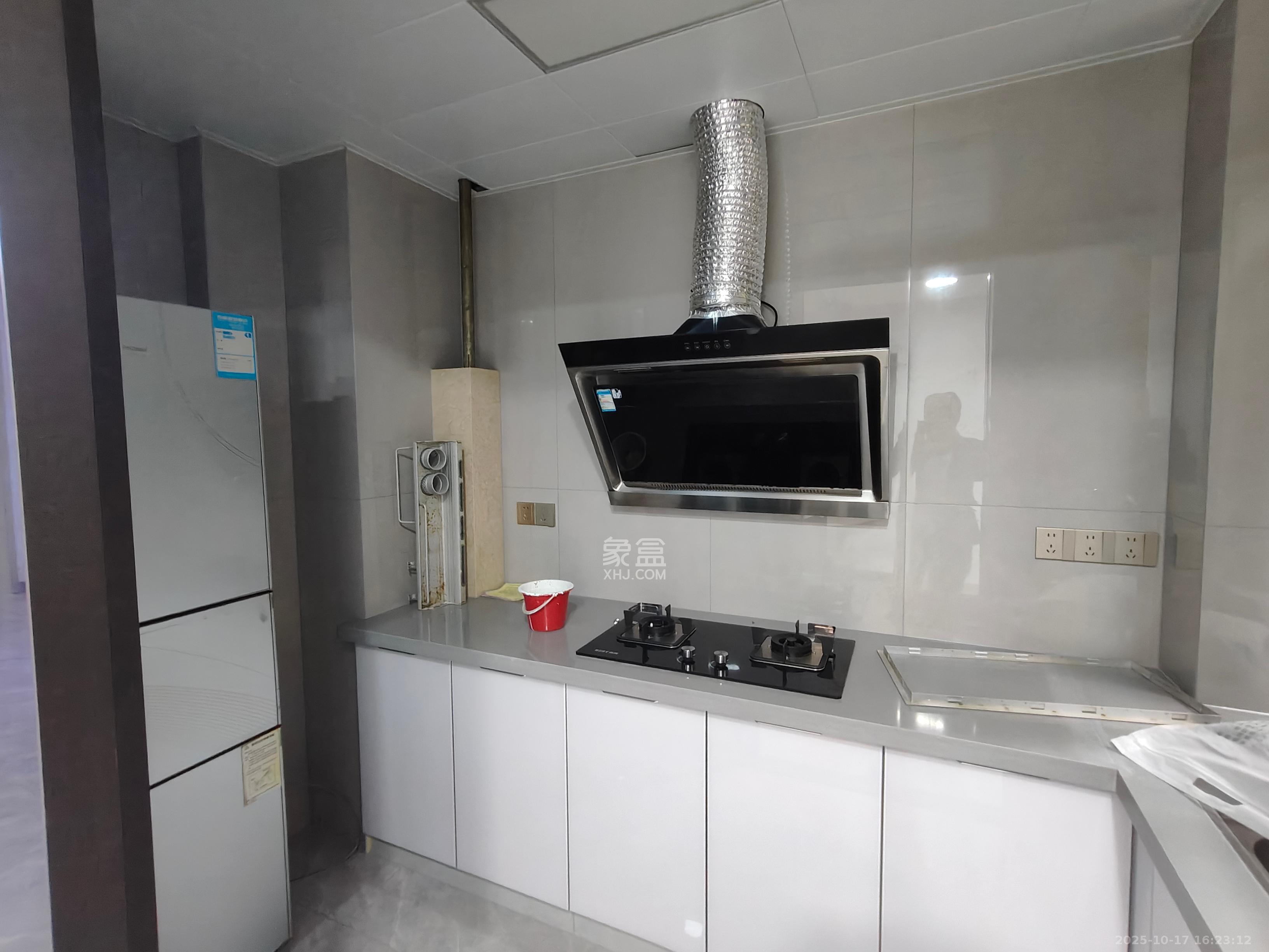 明发国际城 3室2厅2卫 2000.0元/月 明发国际城 3室2厅2卫 2000.0元/月室内图