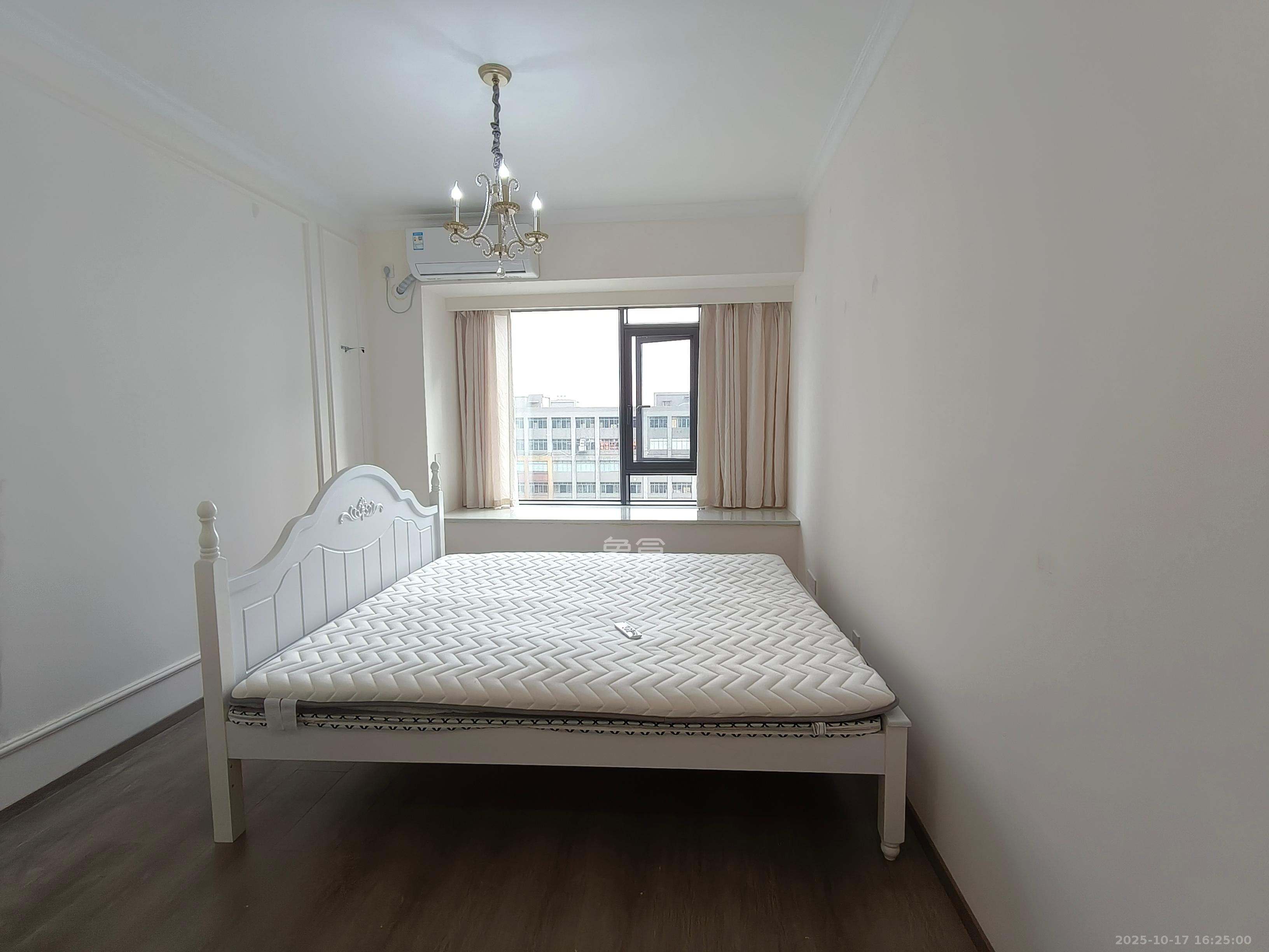 华远碧桂园海蓝城二期  3室2厅2卫    2600.0元/月室内图