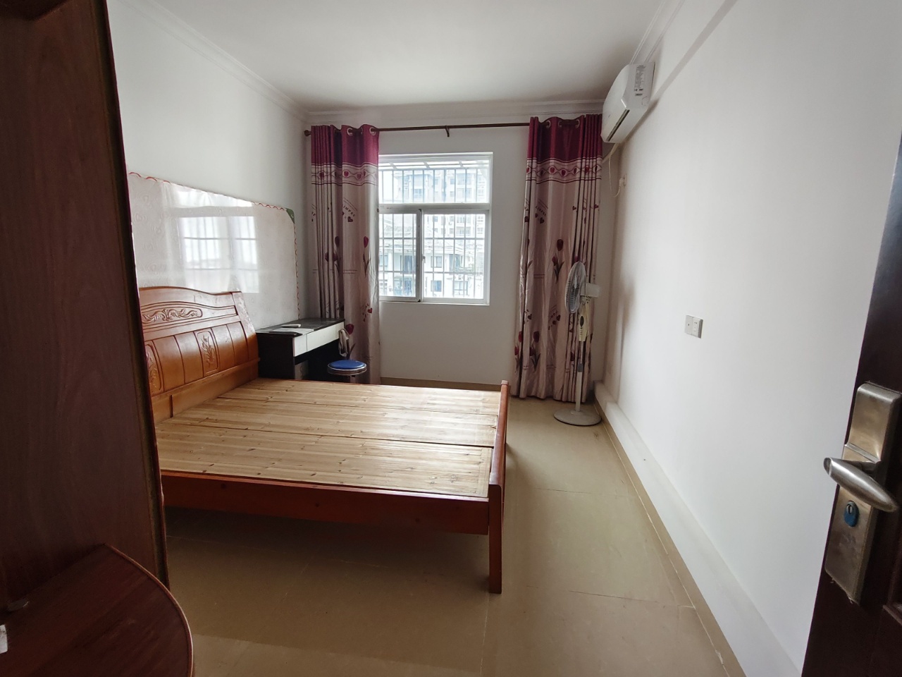 宝泰温泉花园  4室2厅2卫    3200.0元/月室内图