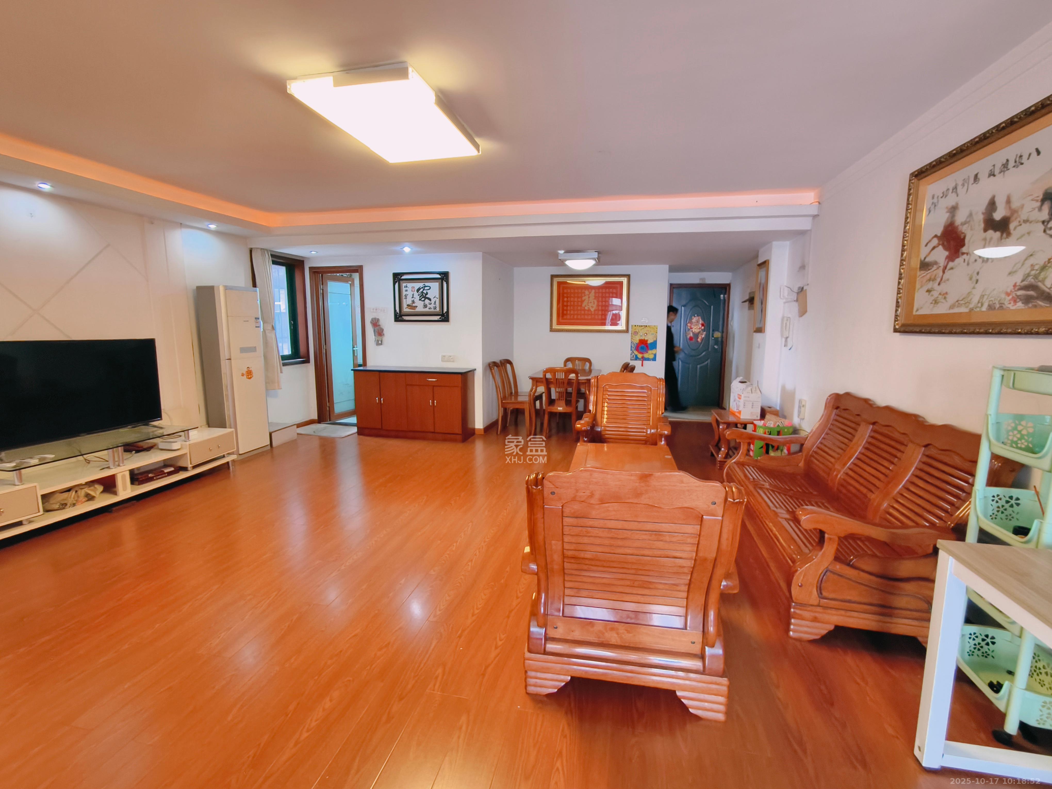 中国铝业单位宿舍  3室2厅2卫    3500.0元/月 中国铝业单位宿舍  3室2厅2卫    3500.0元/月室内图