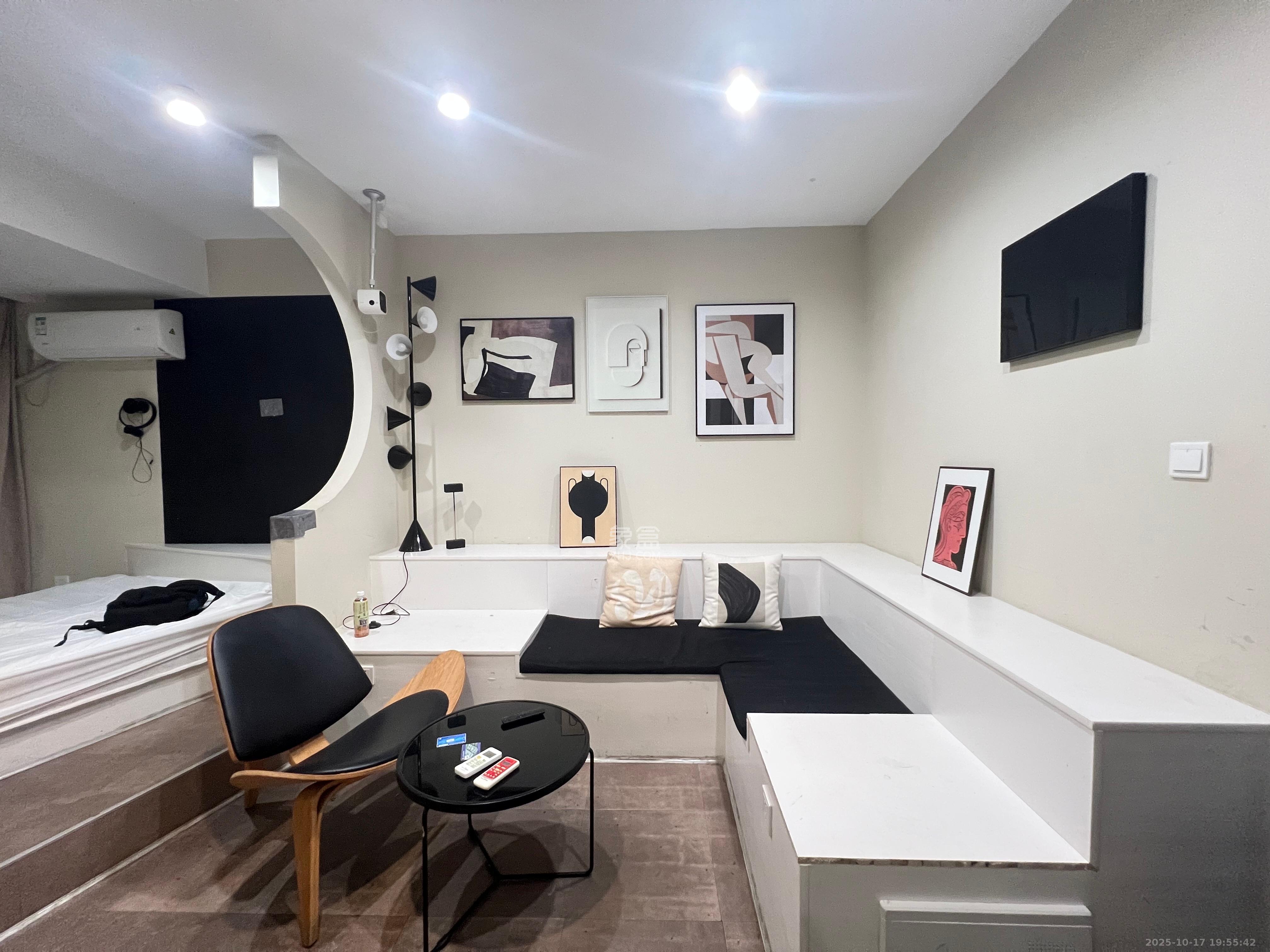 中天广场  1室1厅1卫    2100.0元/月 中天广场  1室1厅1卫    2100.0元/月室内图