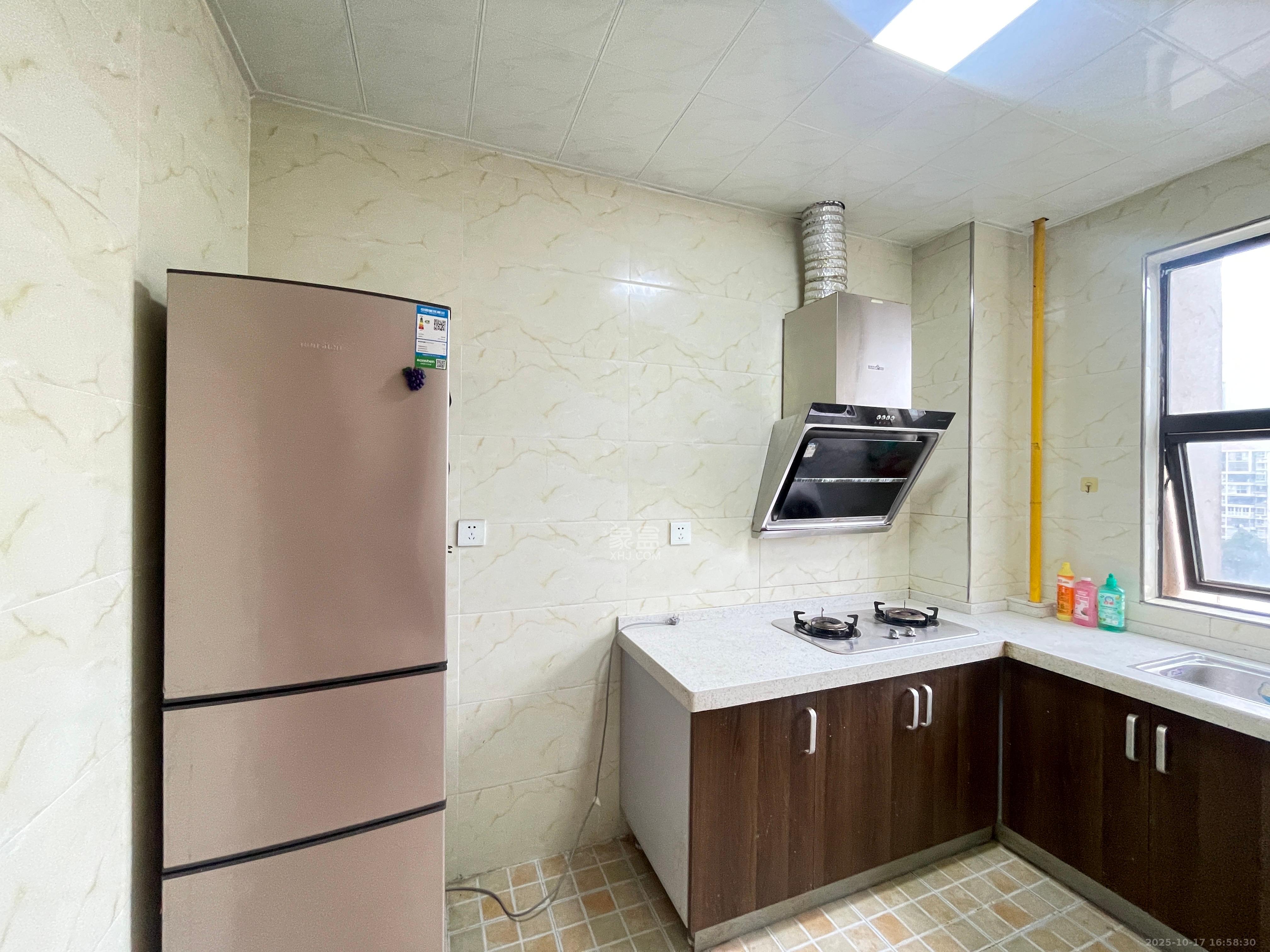 天鸿天府（天鸿中央大院）  4室2厅1卫    2600.0元/月室内图