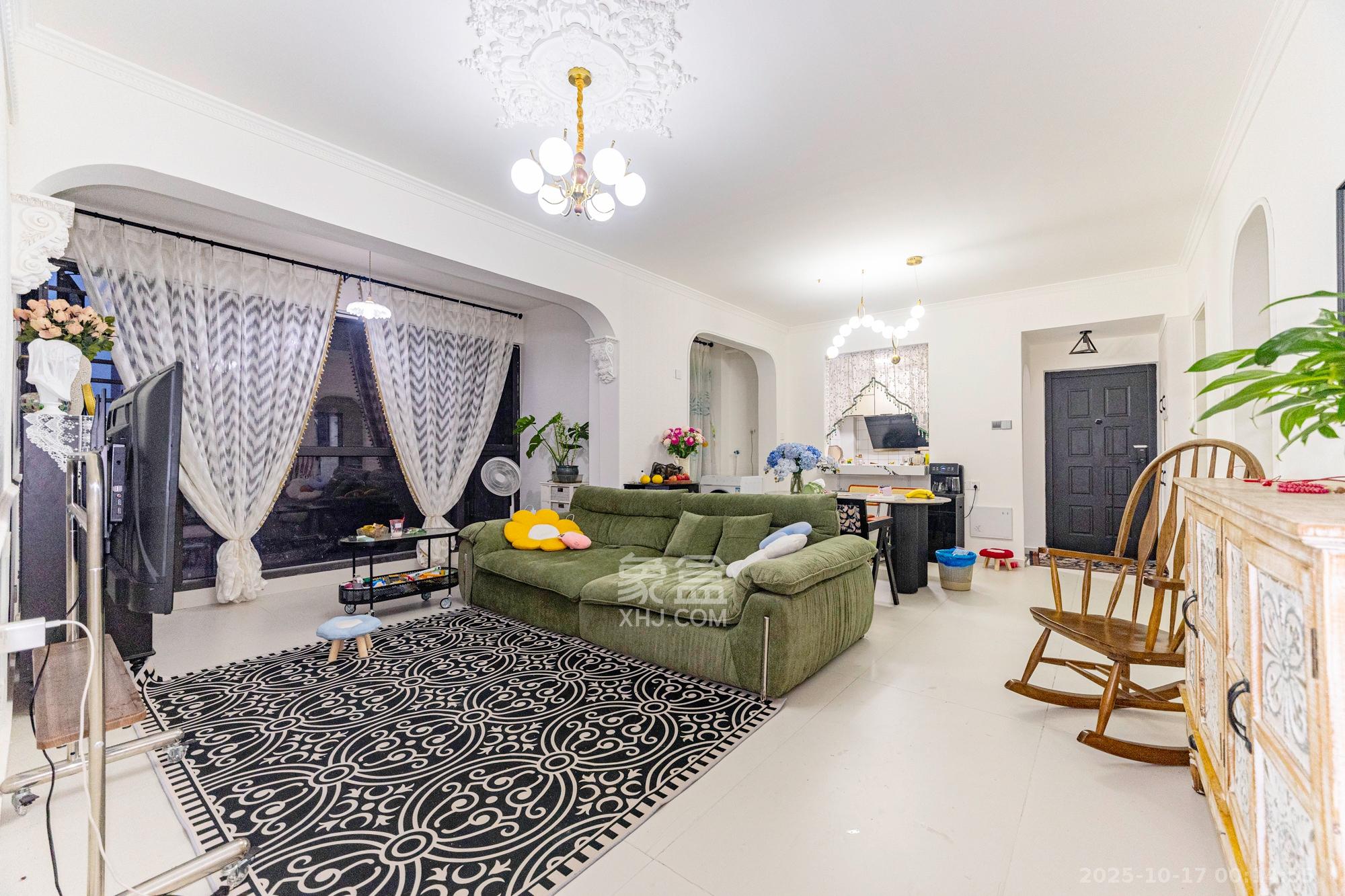 康桥长郡 4室2厅2卫 85.8万 康桥长郡 4室2厅2卫 85.8万客厅