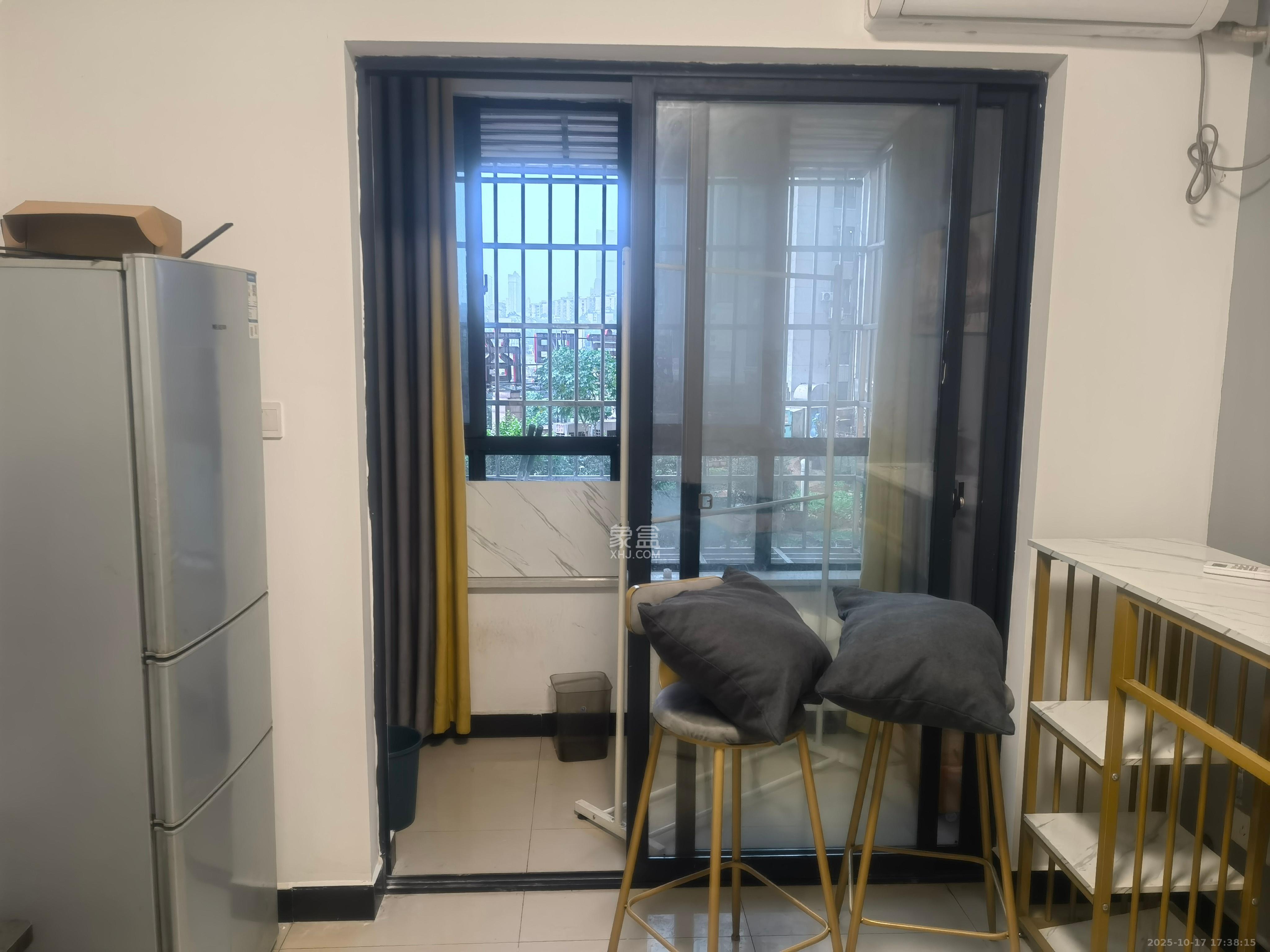 圭塘三小区 1室1厅1卫 1800.0元/月 圭塘三小区 1室1厅1卫 1800.0元/月室内图