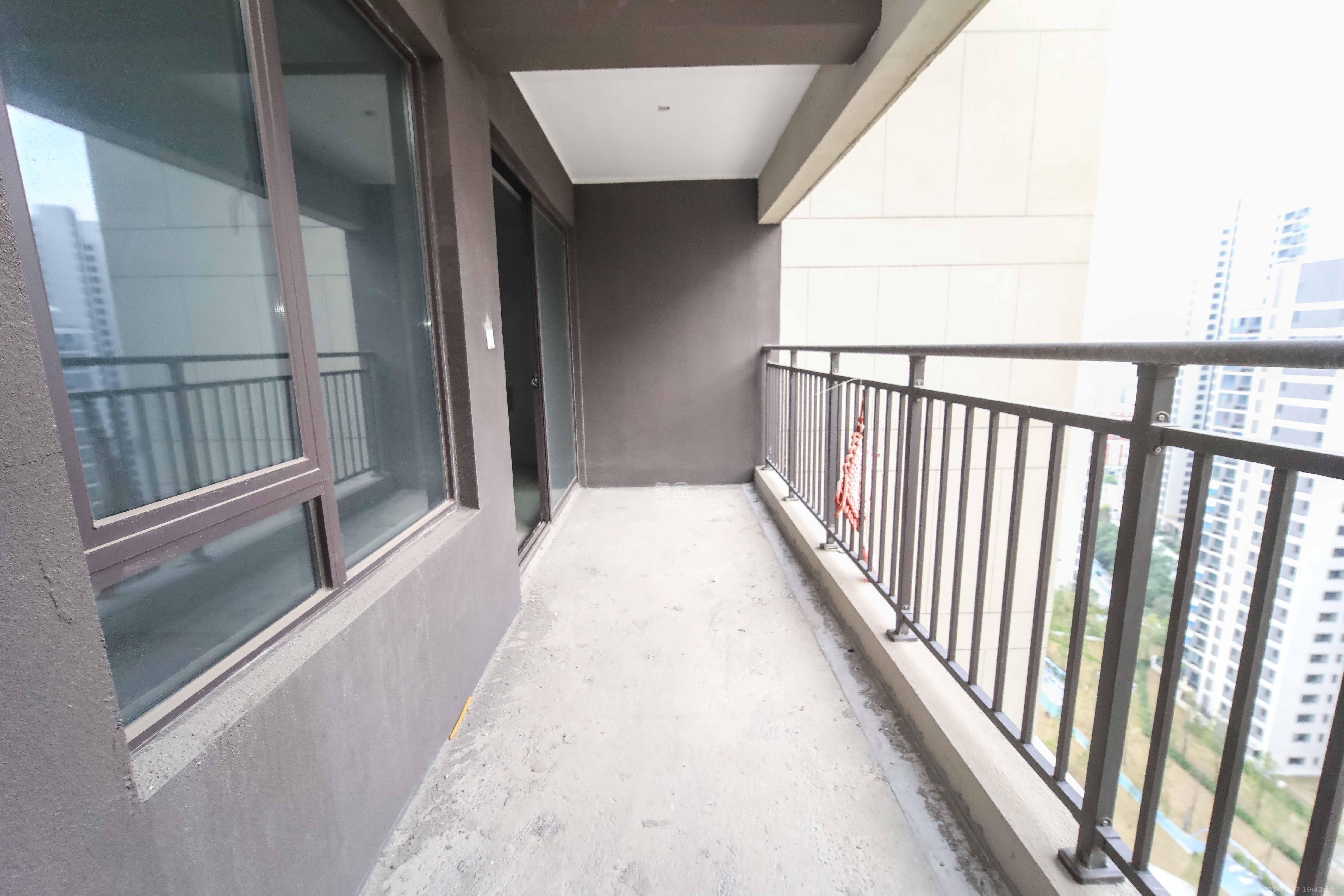 德奥悦东方  4室2厅2卫    150.0万阳台