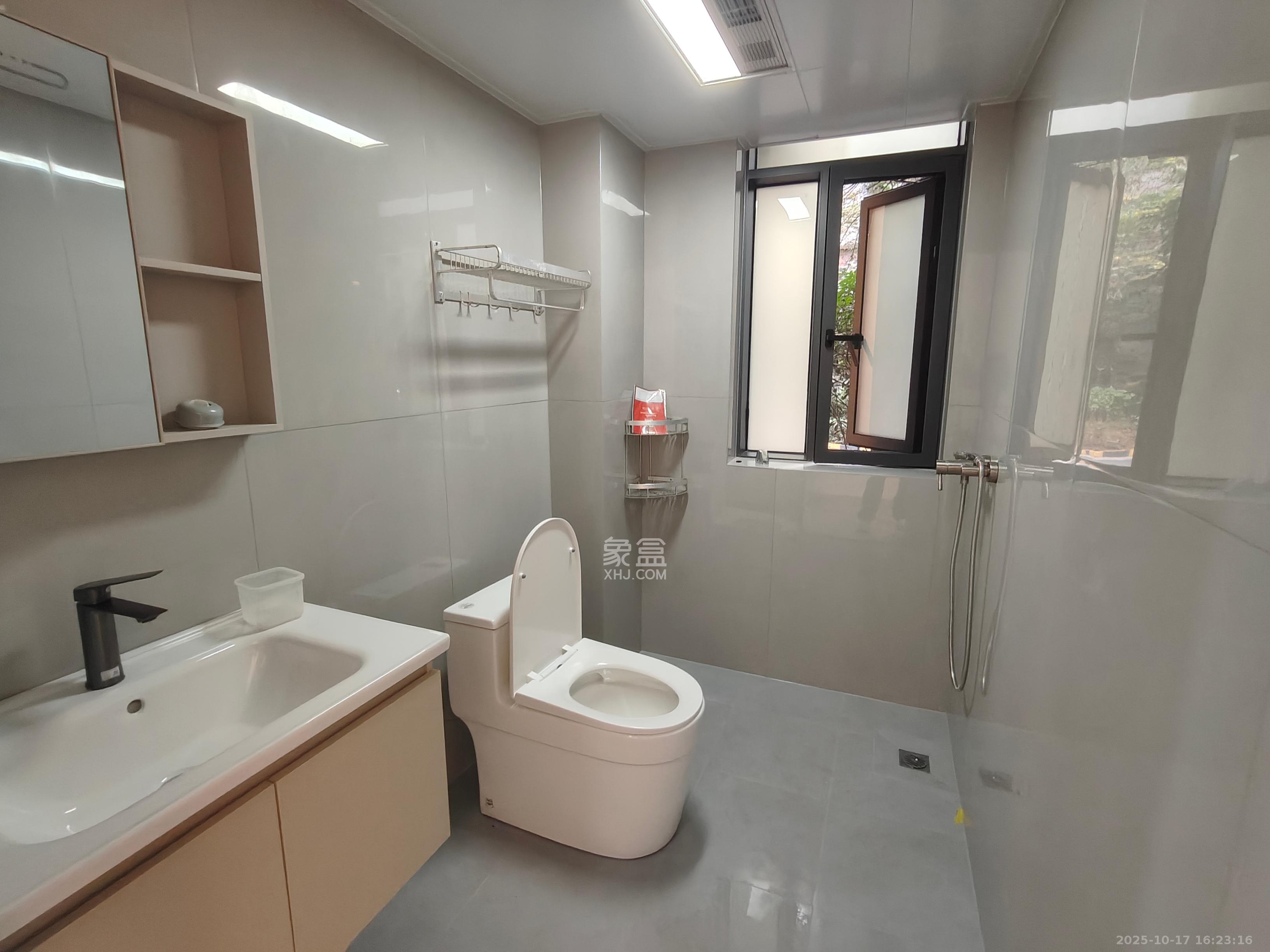 明发国际城 3室2厅2卫 2000.0元/月 明发国际城 3室2厅2卫 2000.0元/月室内图