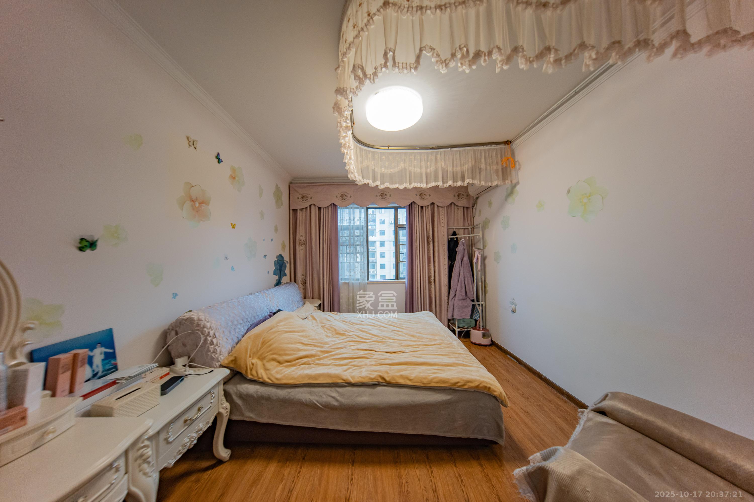 江山帝景哈佛 4室2厅2卫 135.0万 江山帝景哈佛 4室2厅2卫 135.0万卧室