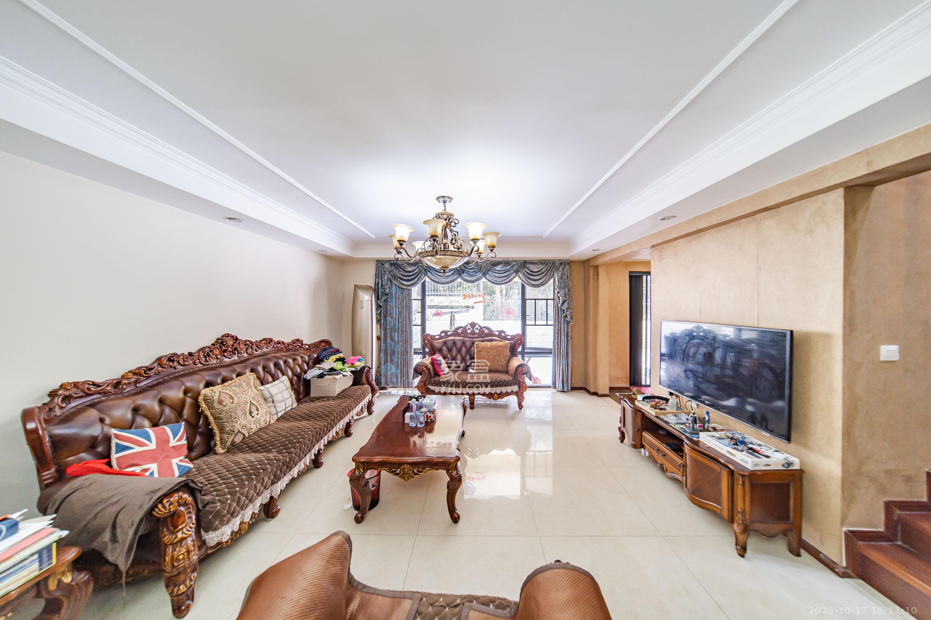 阳光100三期  7室2厅3卫    400.0万 阳光100三期  7室2厅3卫    400.0万