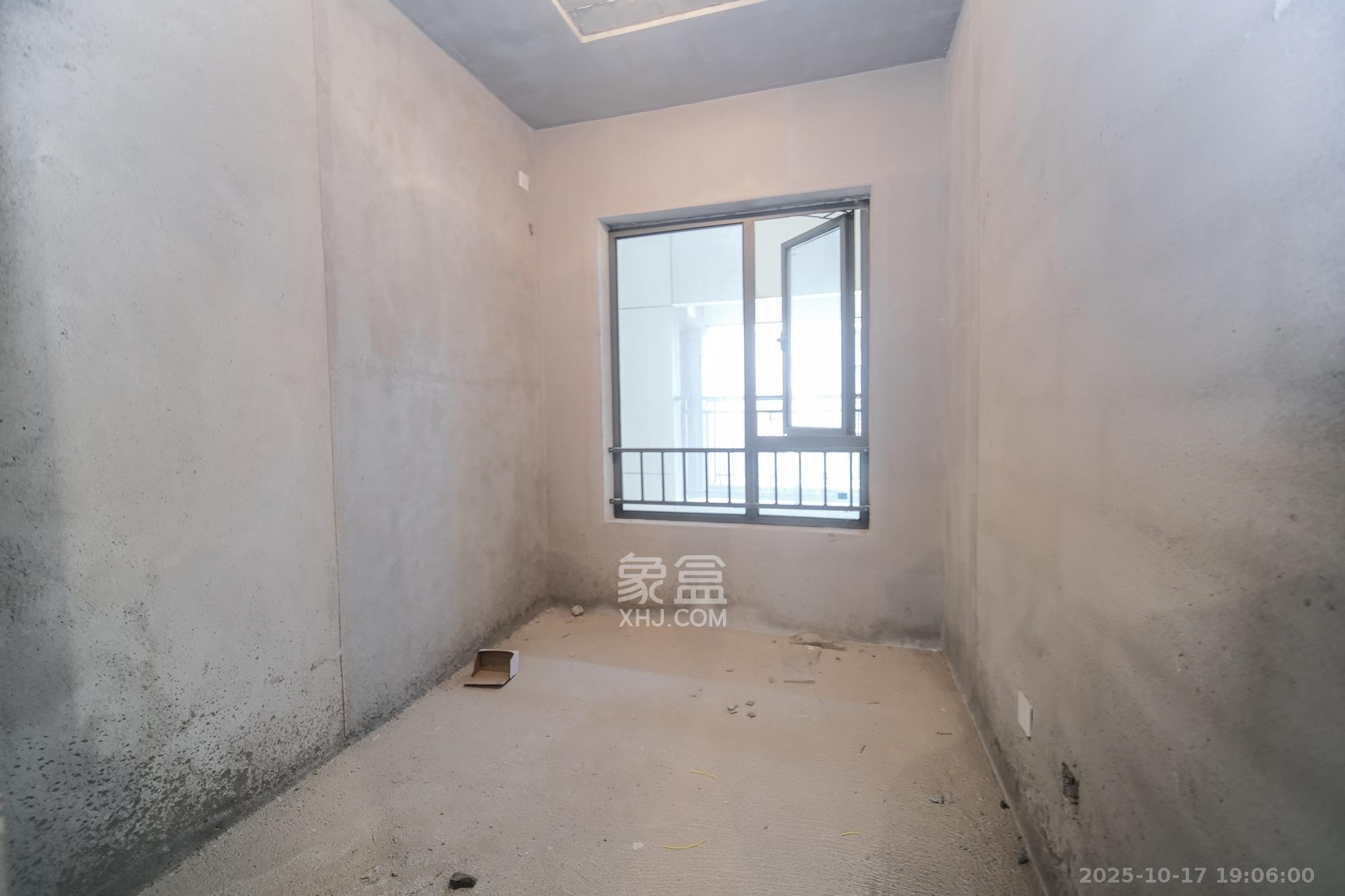 荣盛城 3室2厅2卫 85.0万 荣盛城 3室2厅2卫 85.0万卧室