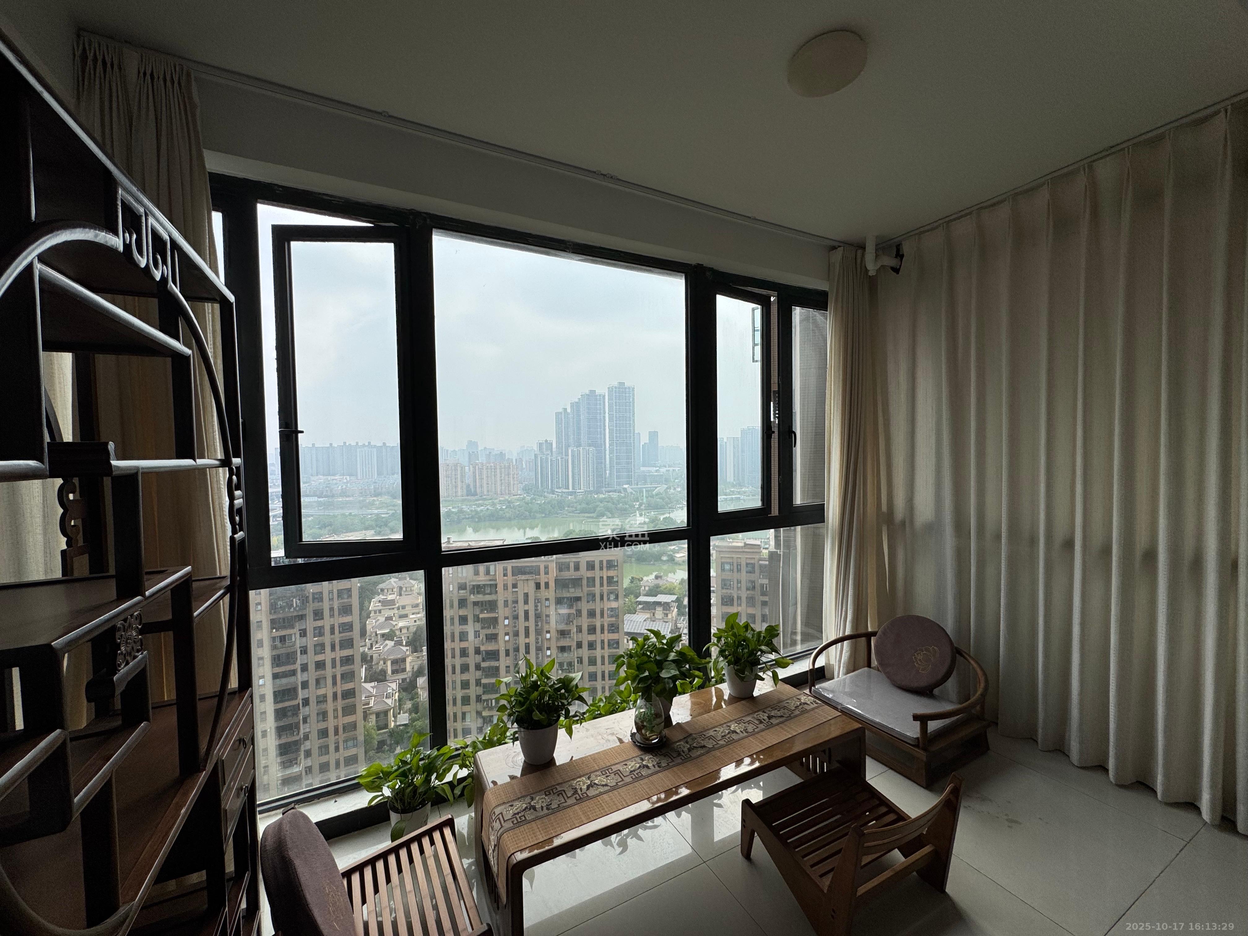 藏珑湖上国际花园  4室2厅2卫    5500.0元/月室内图