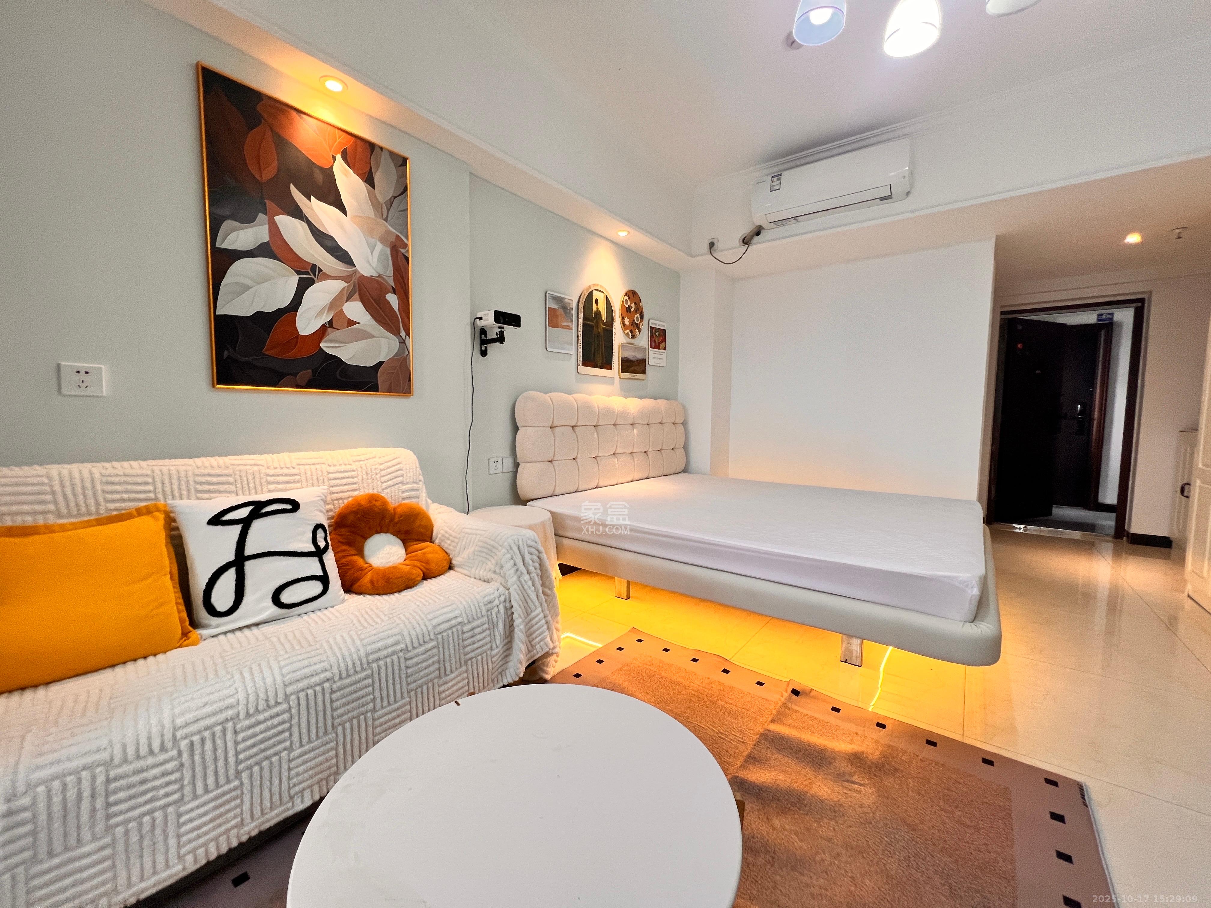 国泰九龙湾  1室1厅1卫    1700.0元/月 国泰九龙湾  1室1厅1卫    1700.0元/月室内图