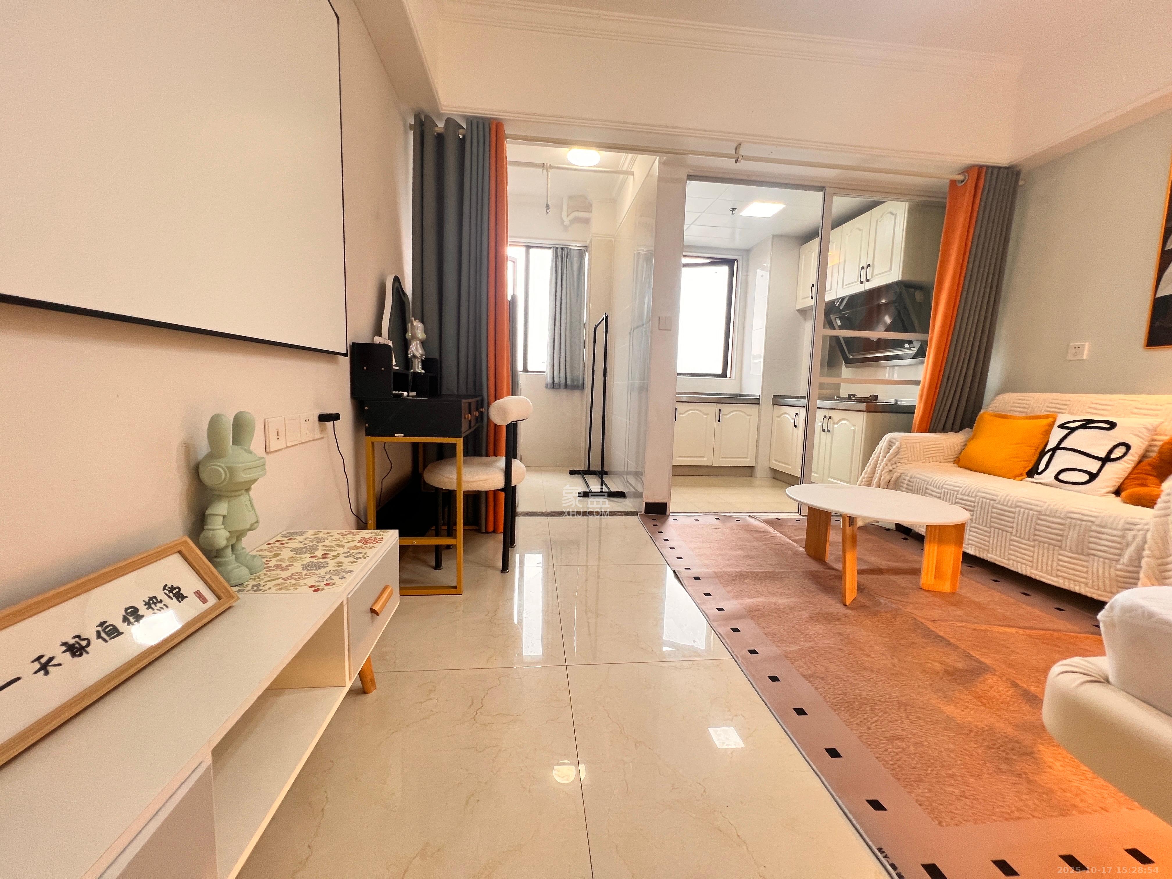 国泰九龙湾  1室1厅1卫    1700.0元/月 国泰九龙湾  1室1厅1卫    1700.0元/月室内图