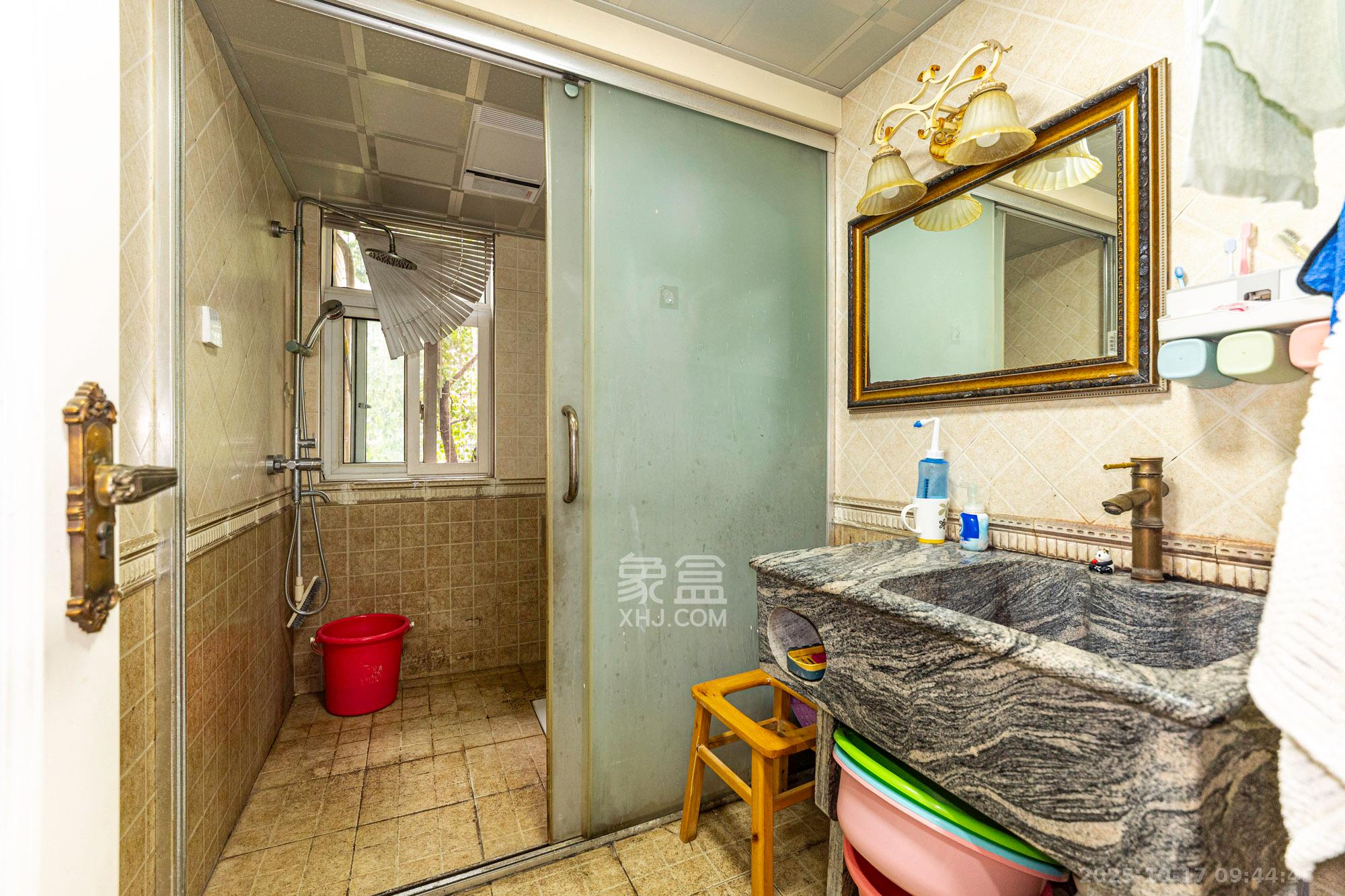 筑梦佳园  4室2厅2卫    99.8万卫生间