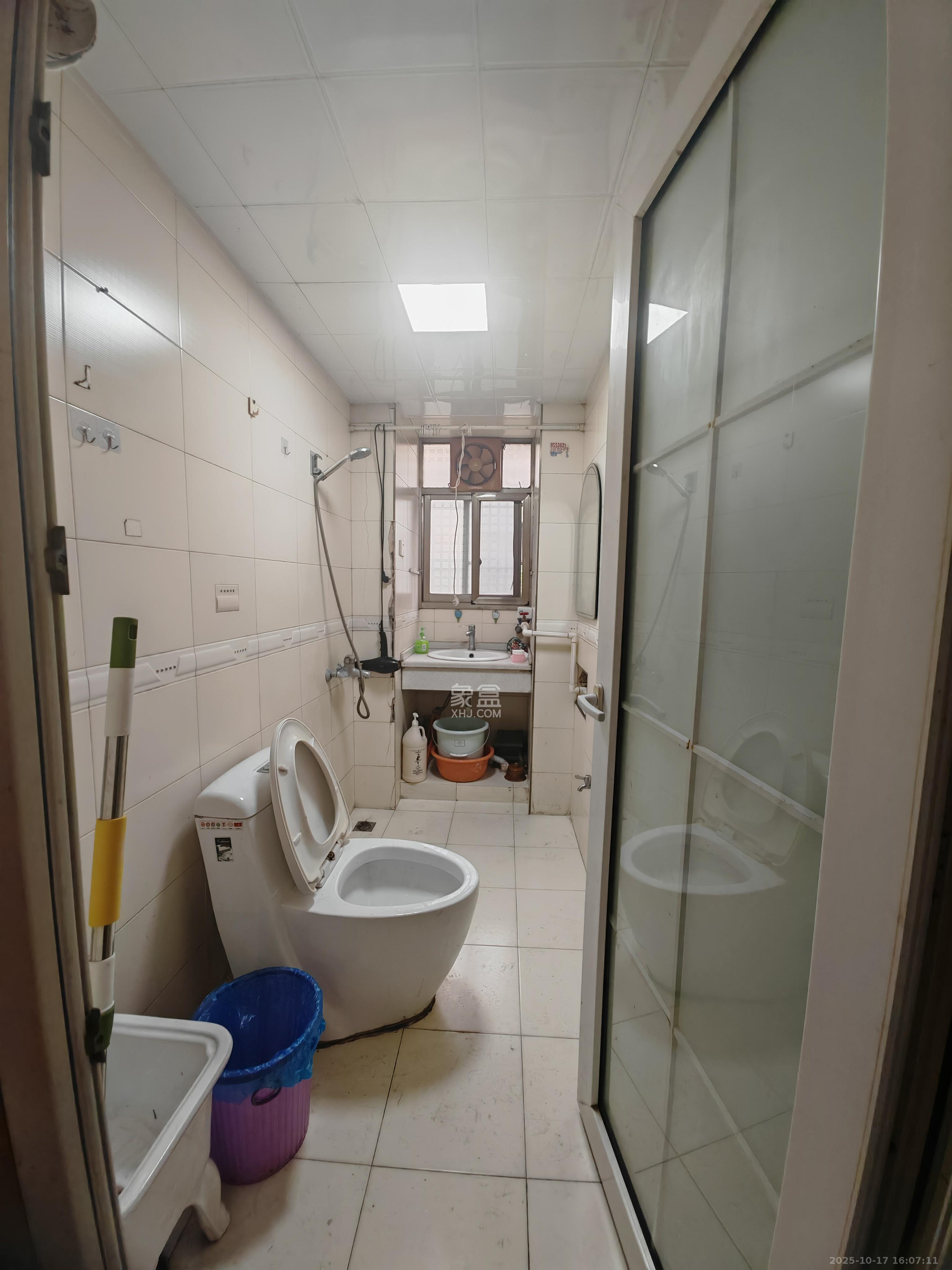 上民航宿舍 3室2厅1卫 1600.0元/月 上民航宿舍 3室2厅1卫 1600.0元/月室内图