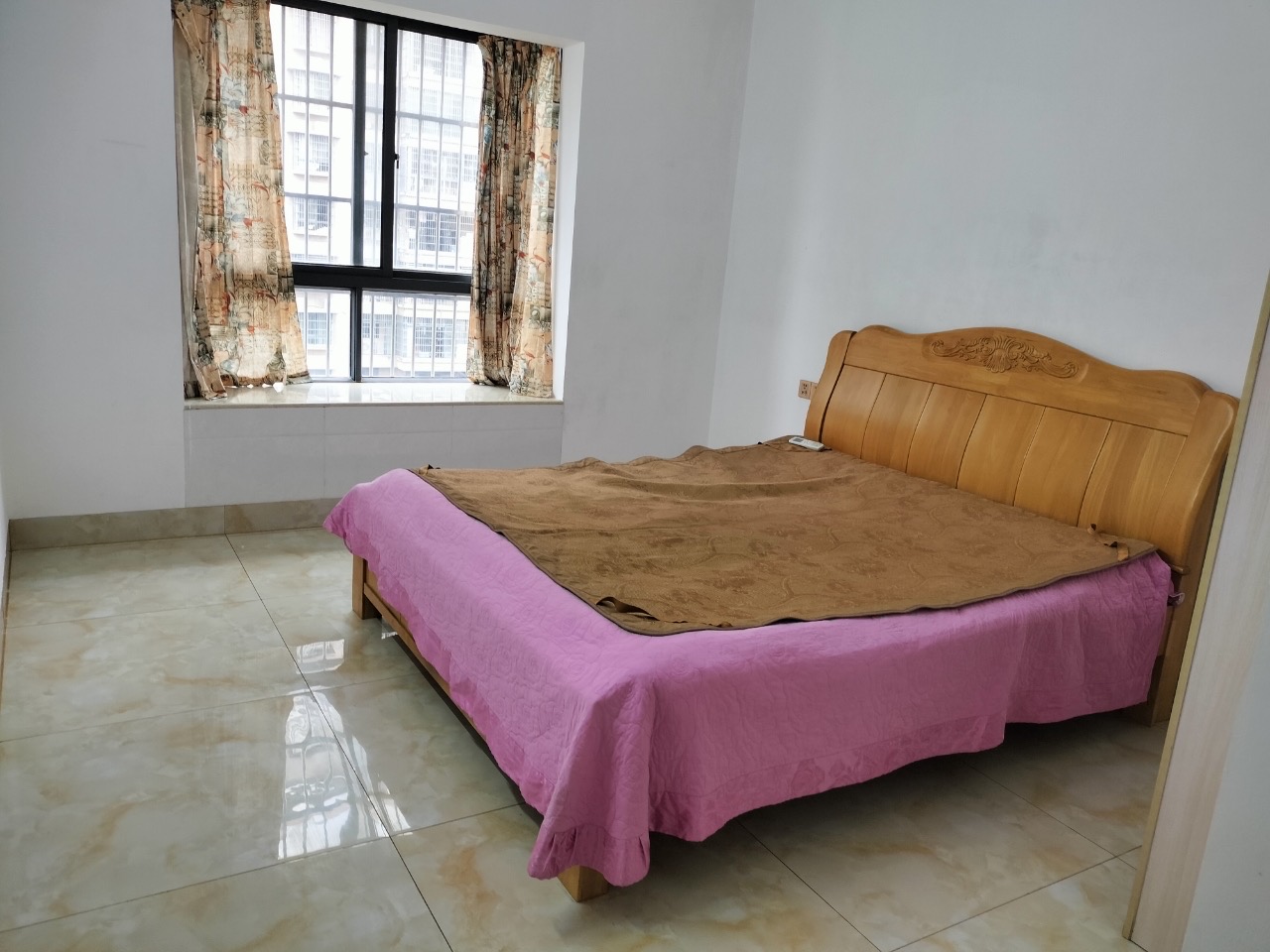 滨江新苑（一期A区）  3室2厅1卫    2800.0元/月室内图