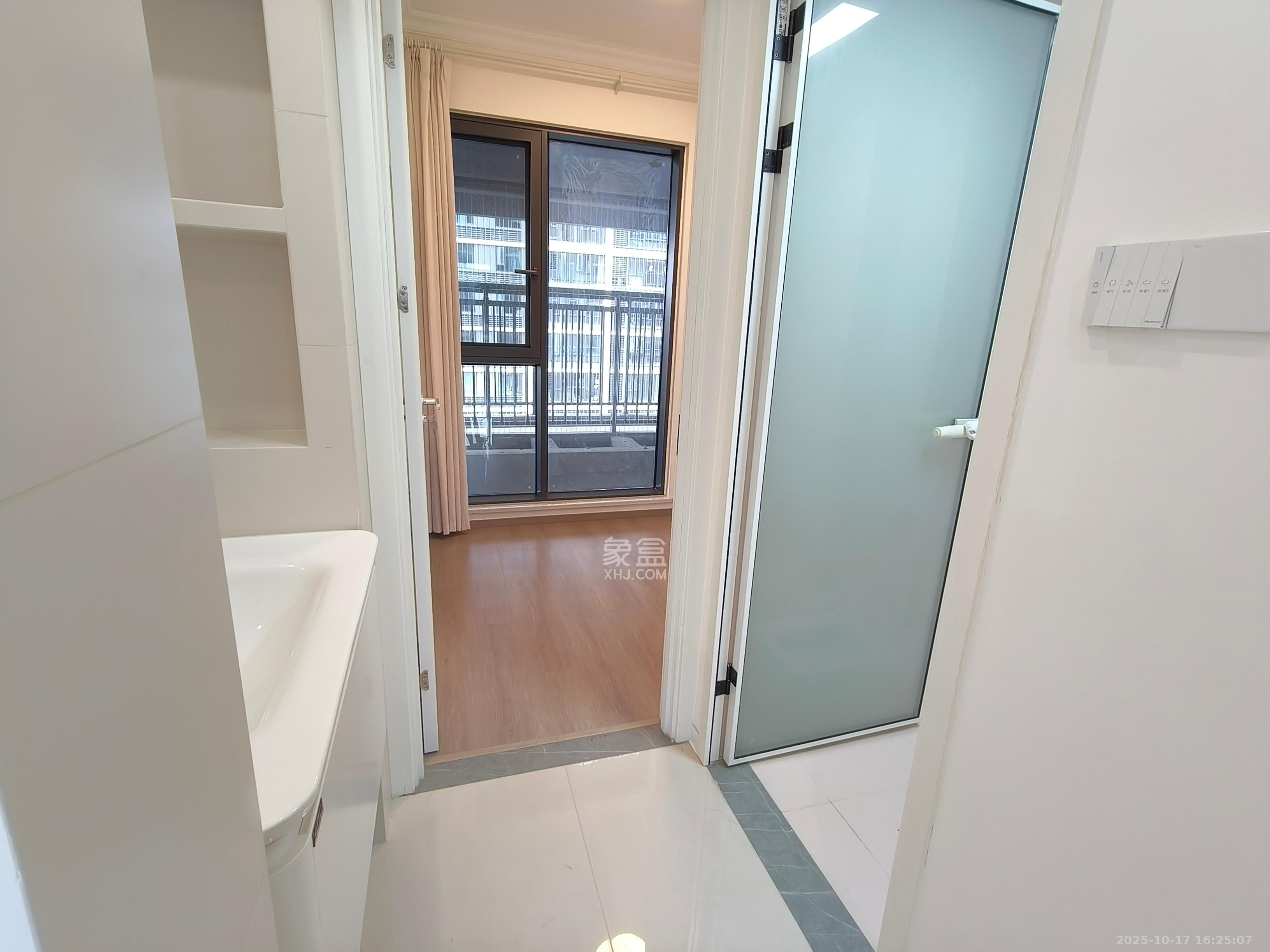 华远碧桂园海蓝城二期  3室2厅2卫    2600.0元/月室内图