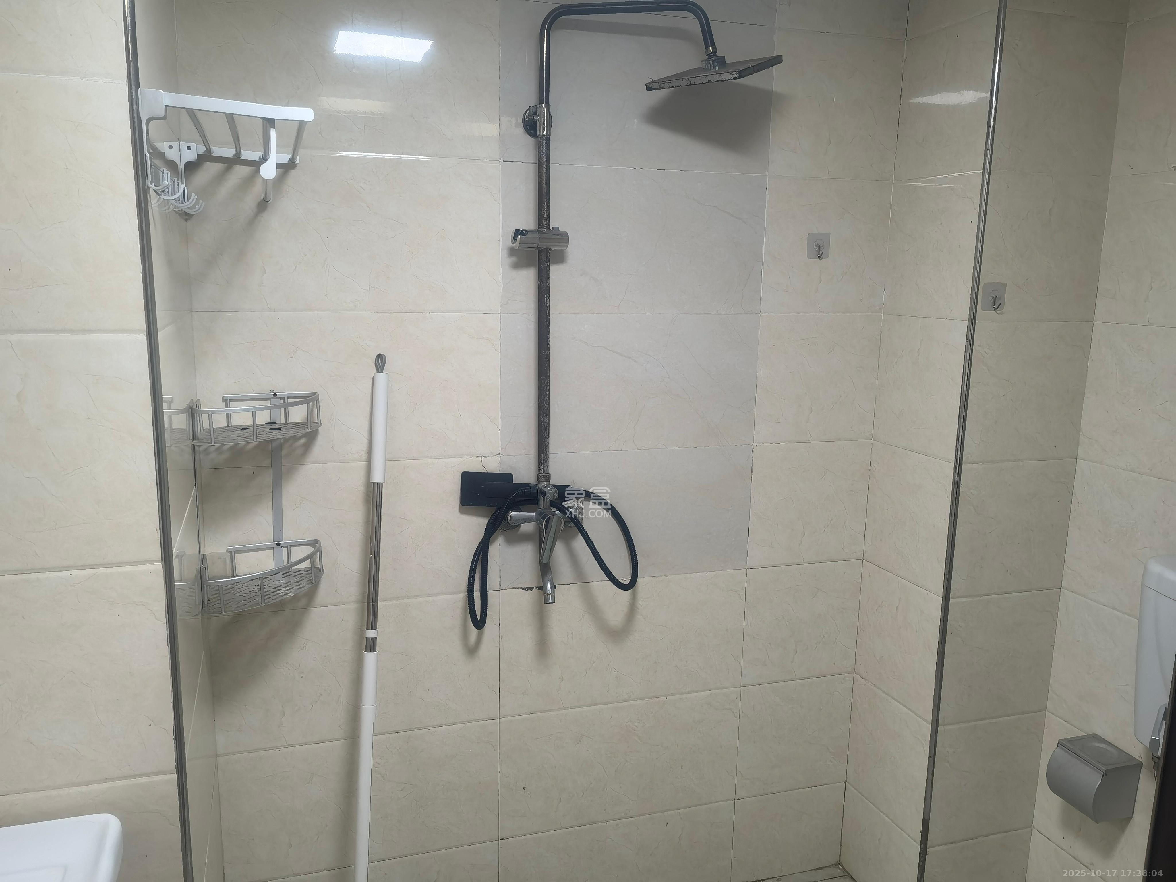 圭塘三小区 1室1厅1卫 1800.0元/月 圭塘三小区 1室1厅1卫 1800.0元/月室内图