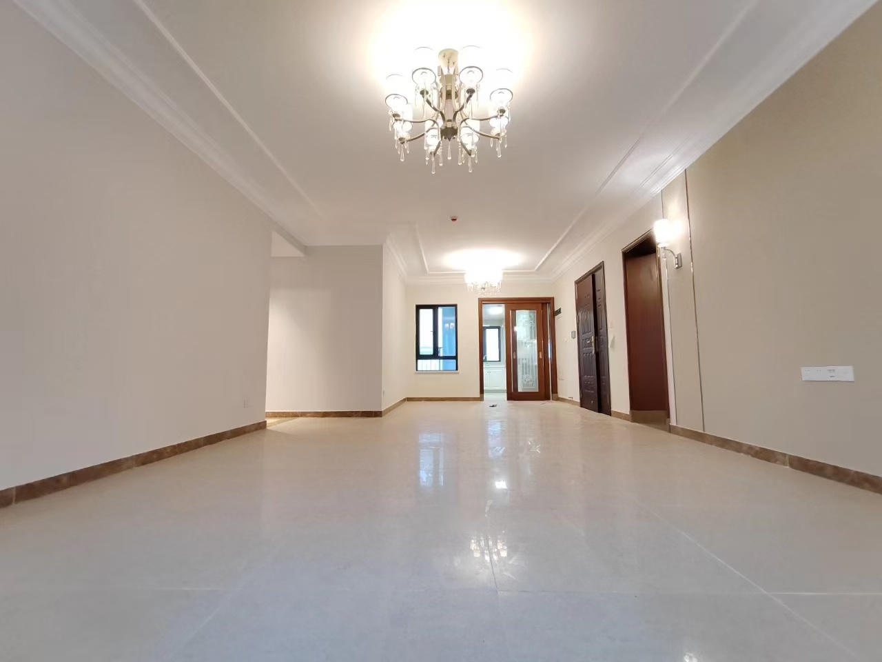 恒大美丽沙天珺湾 5室2厅3卫 5000.0元/月 恒大美丽沙天珺湾 5室2厅3卫 5000.0元/月室内图