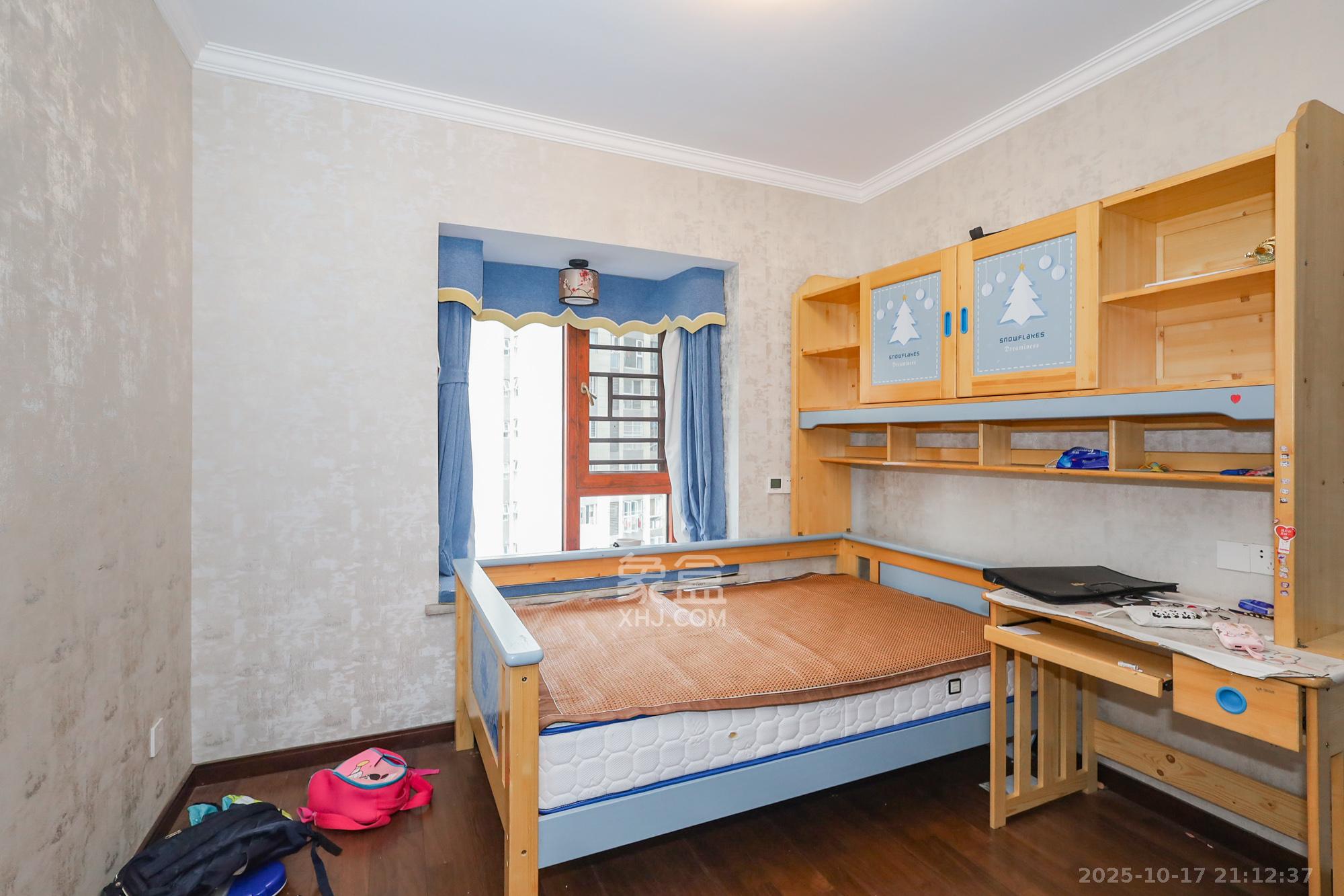 芙蓉别墅山庄（嘉湘华庭）  4室2厅2卫    208.0万卧室