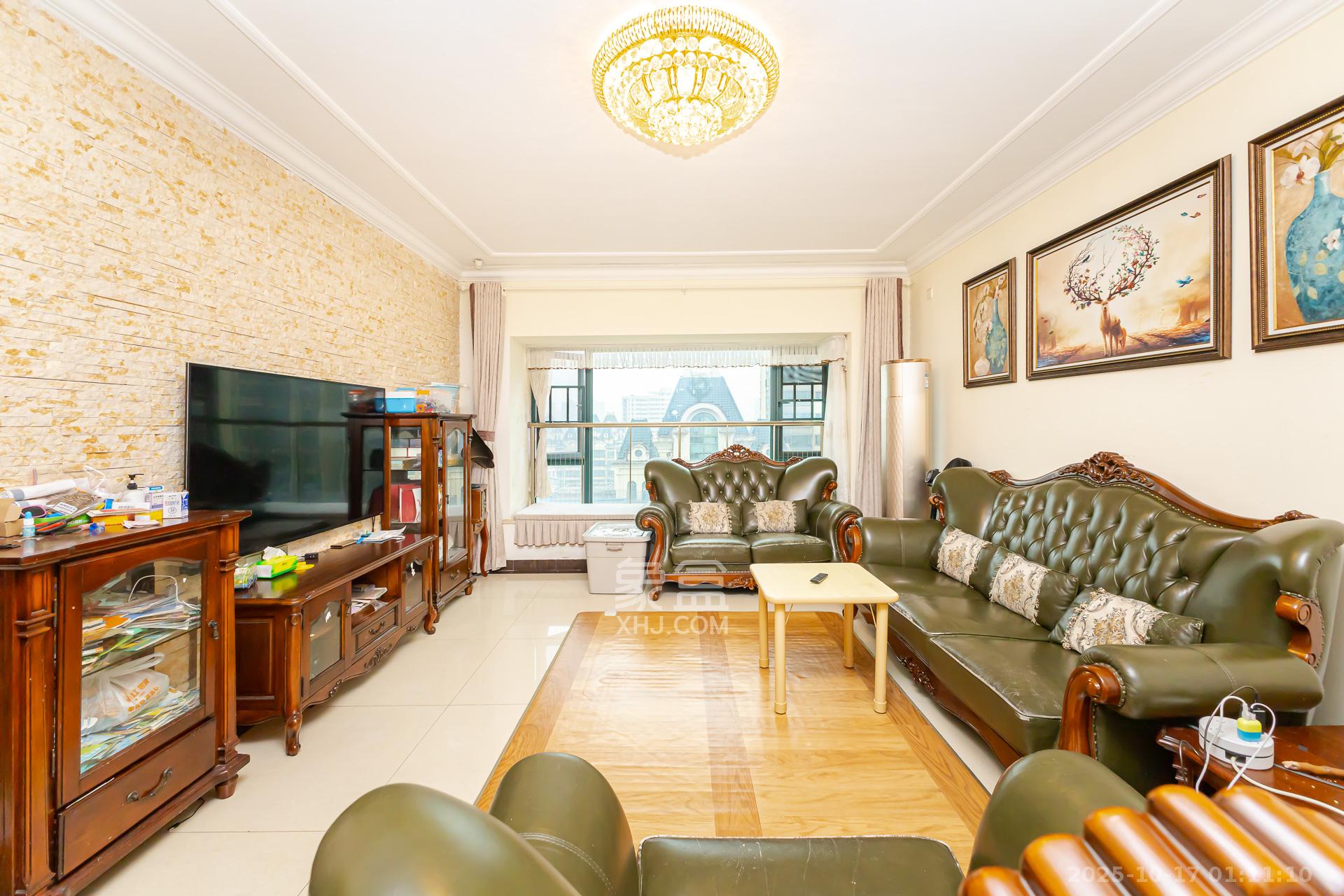 恒大名都  4室2厅2卫    105.0万客厅