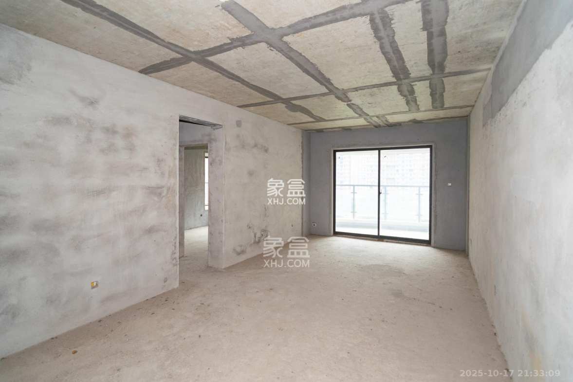 润和长郡(润和紫郡二三期) 3室2厅1卫 70.0万 润和长郡(润和紫郡二三期) 3室2厅1卫 70.0万客厅