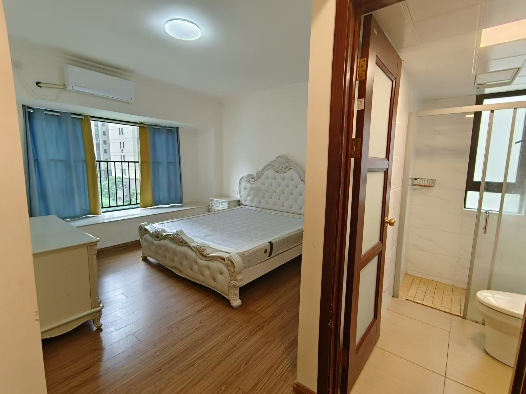 华耀碧桂园十里江湾誉峯  4室2厅2卫    2000.0元/月室内图