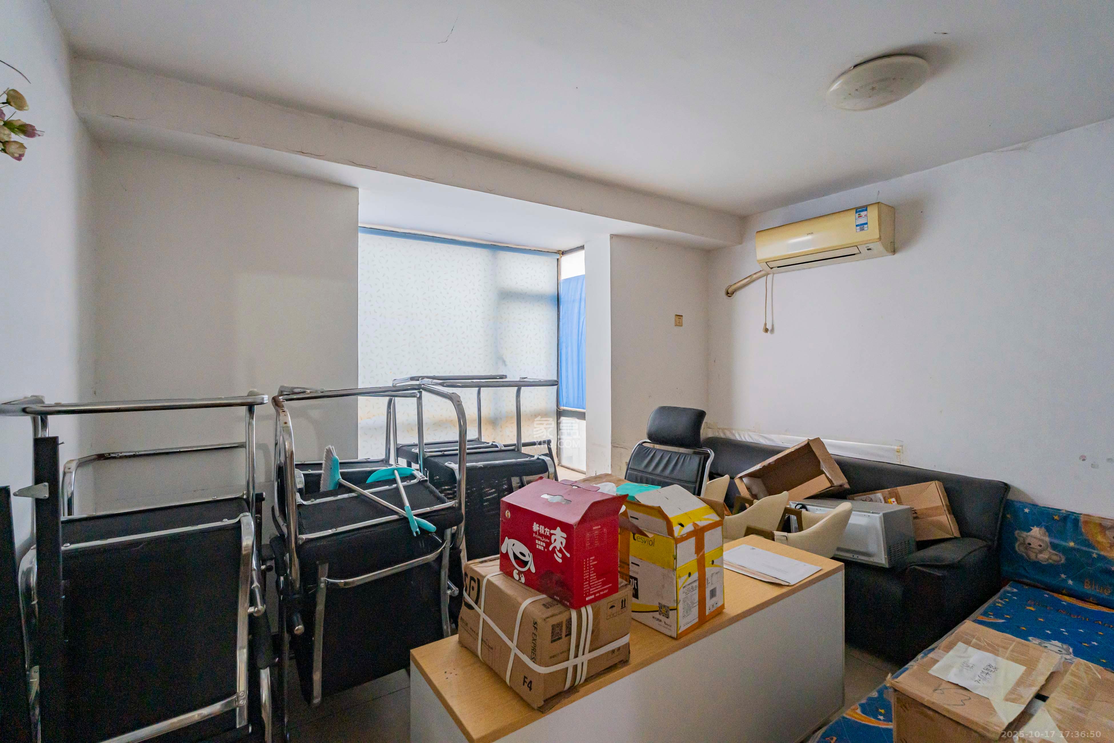 新时代广场 3室1厅1卫 52.0万 新时代广场 3室1厅1卫 52.0万卧室