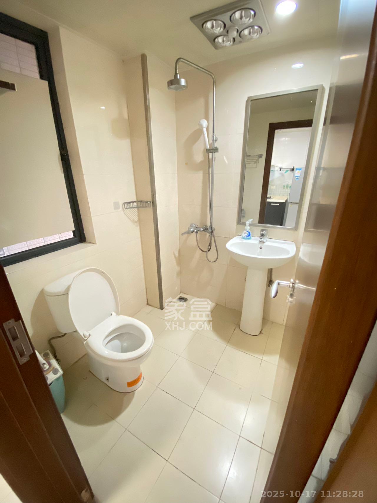 藏珑湖上国际花园 1室1厅1卫 1900.0元/月 藏珑湖上国际花园 1室1厅1卫 1900.0元/月室内图