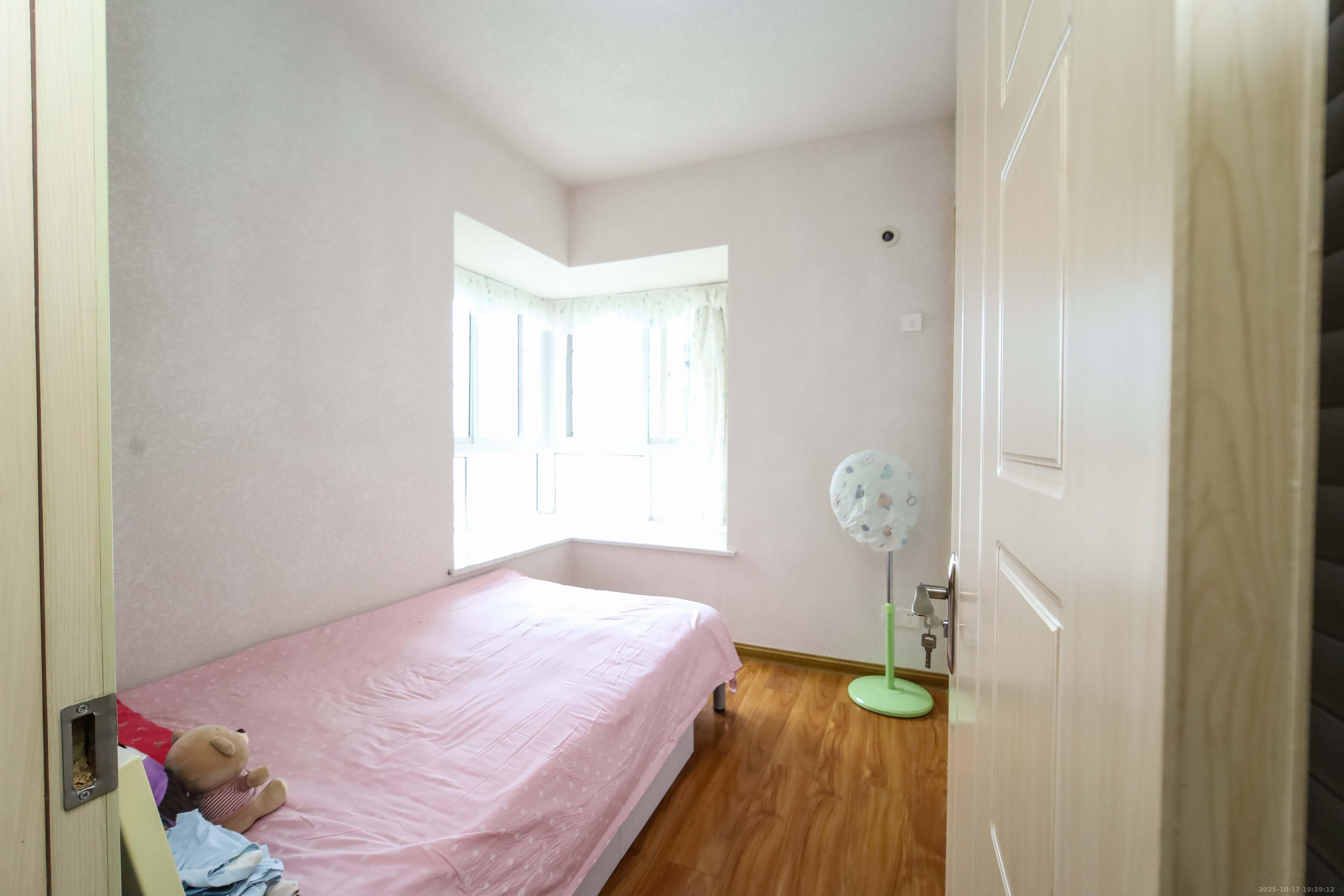 上河国际C区  3室2厅1卫    98.7万卧室