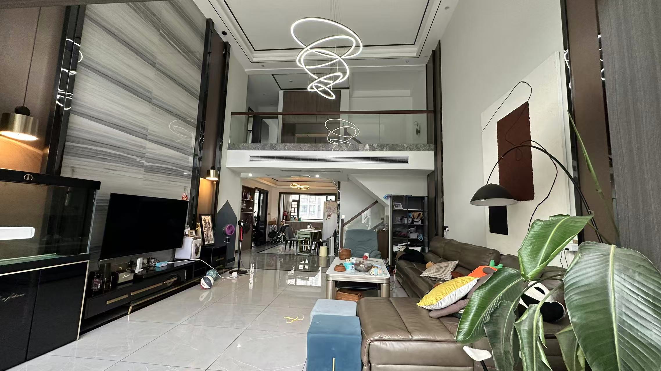 山水文园  5室2厅4卫    135.8万室内图