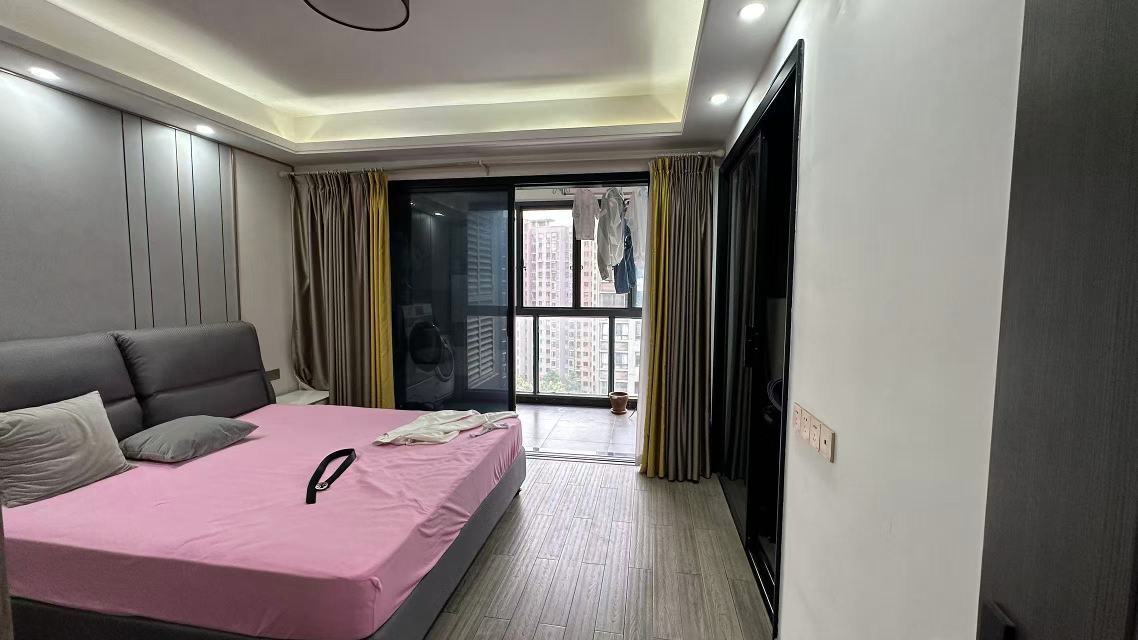 山水文园  5室2厅4卫    135.8万室内图