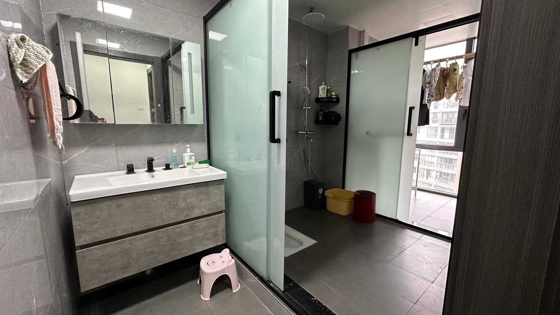 山水文园  5室2厅4卫    135.8万室内图