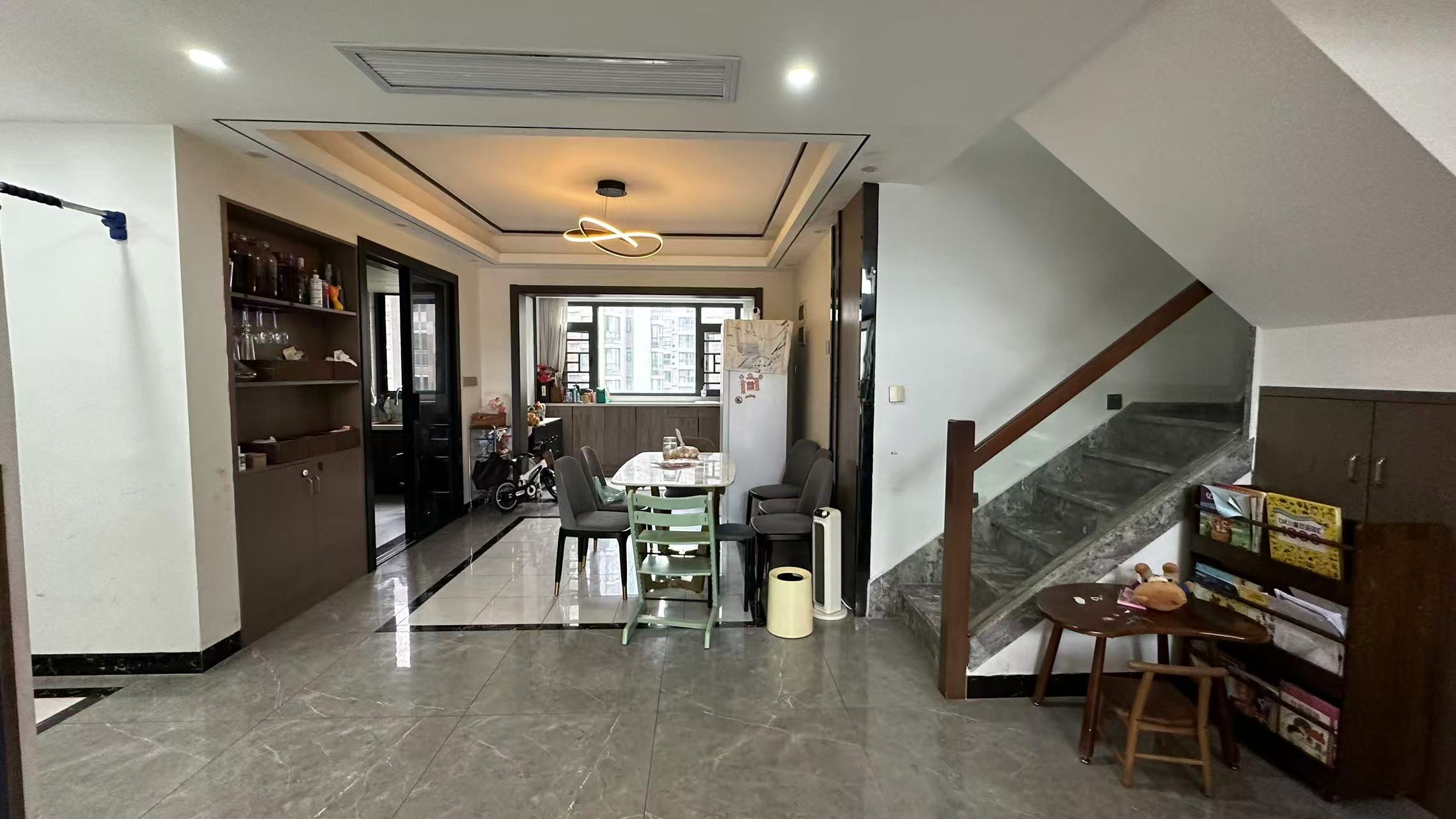 山水文园  5室2厅4卫    135.8万室内图