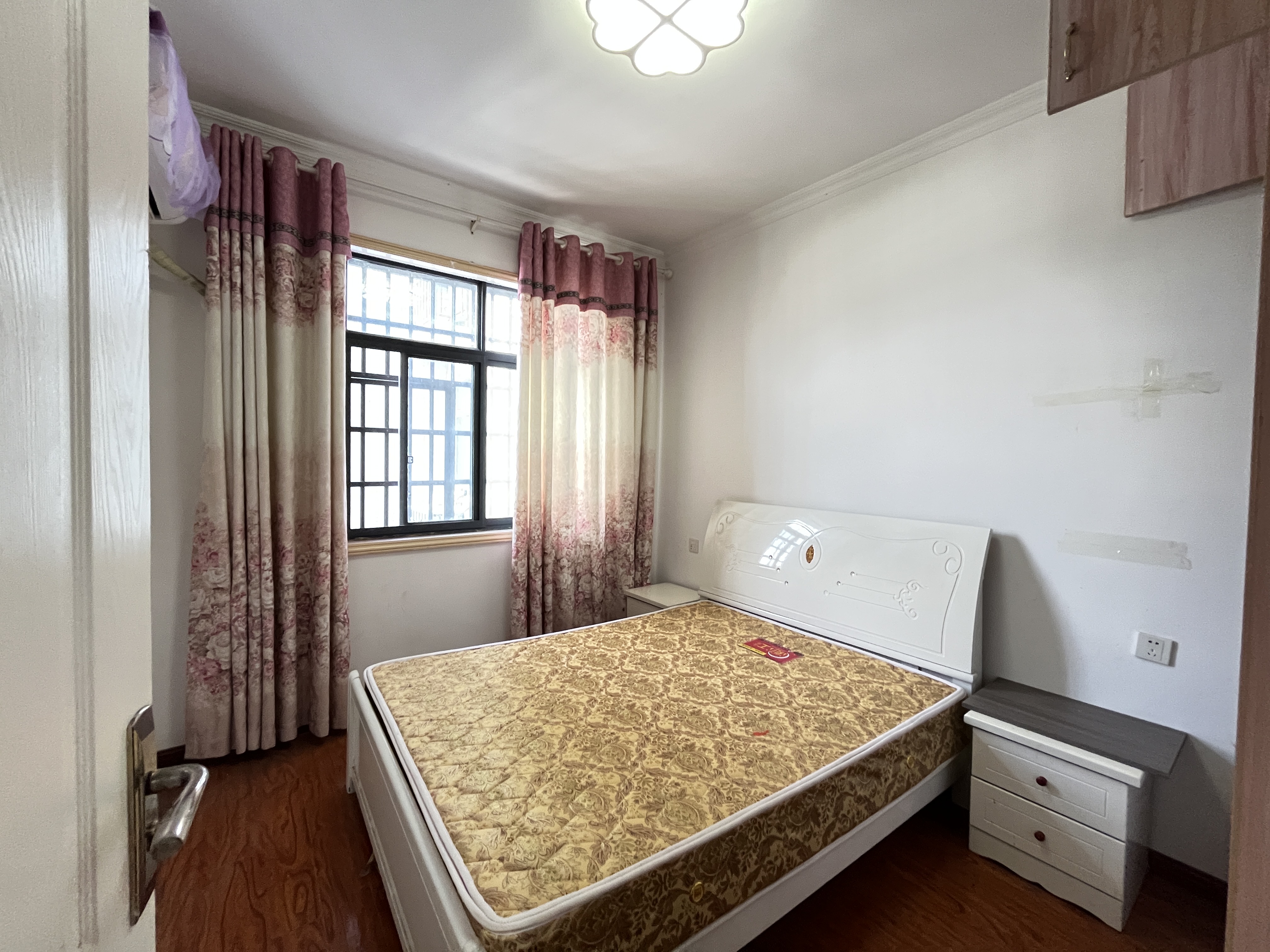 金华苑  3室2厅2卫    1600.0元/月 金华苑  3室2厅2卫    1600.0元/月室内图