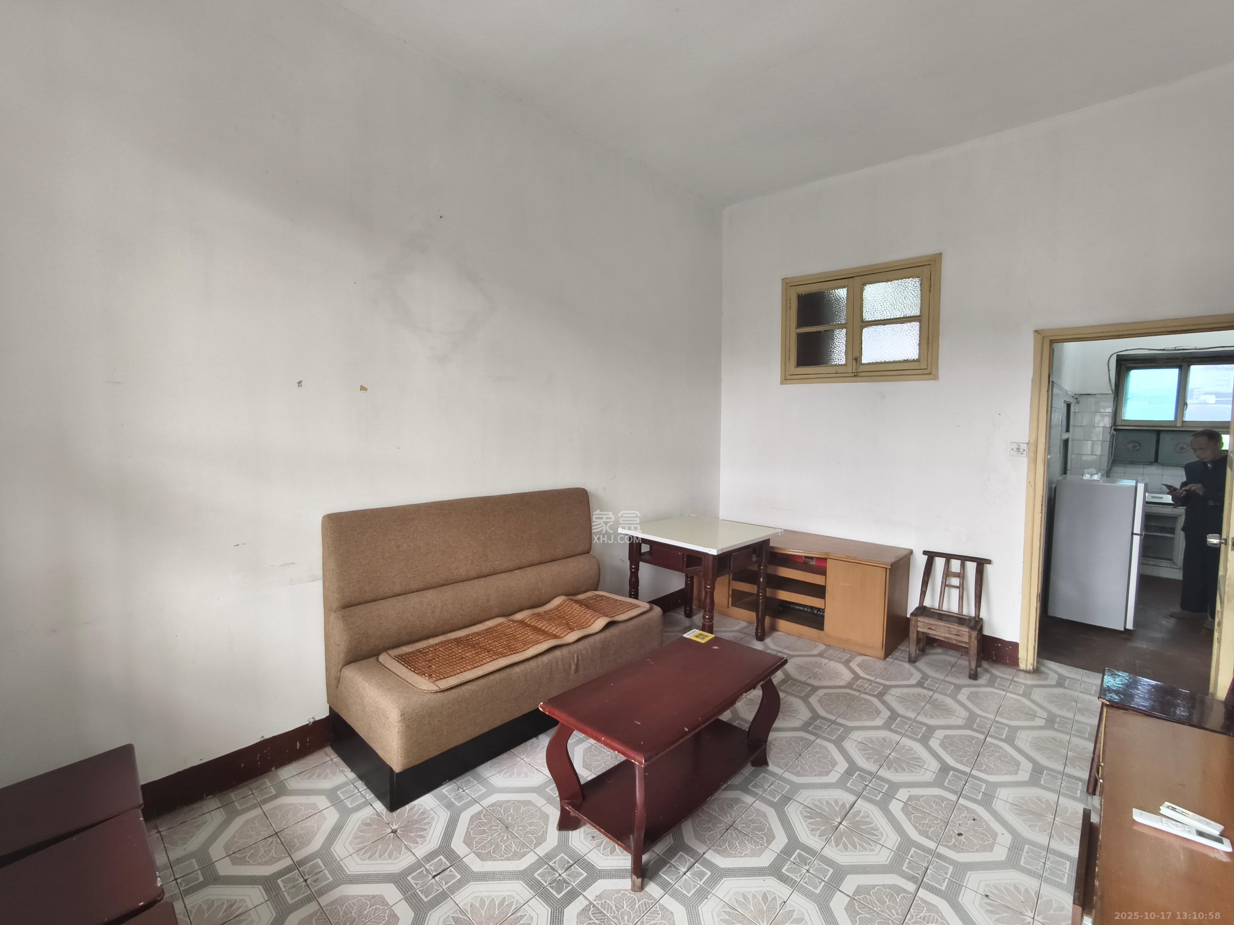 东瓜山二村  1室1厅1卫    1200.0元/月 东瓜山二村  1室1厅1卫    1200.0元/月室内图