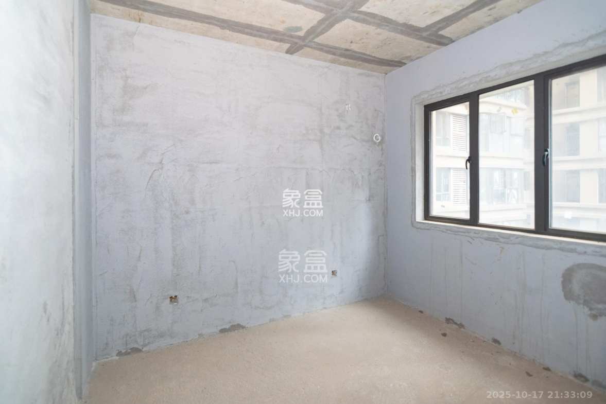 润和长郡(润和紫郡二三期) 3室2厅1卫 70.0万 润和长郡(润和紫郡二三期) 3室2厅1卫 70.0万卧室