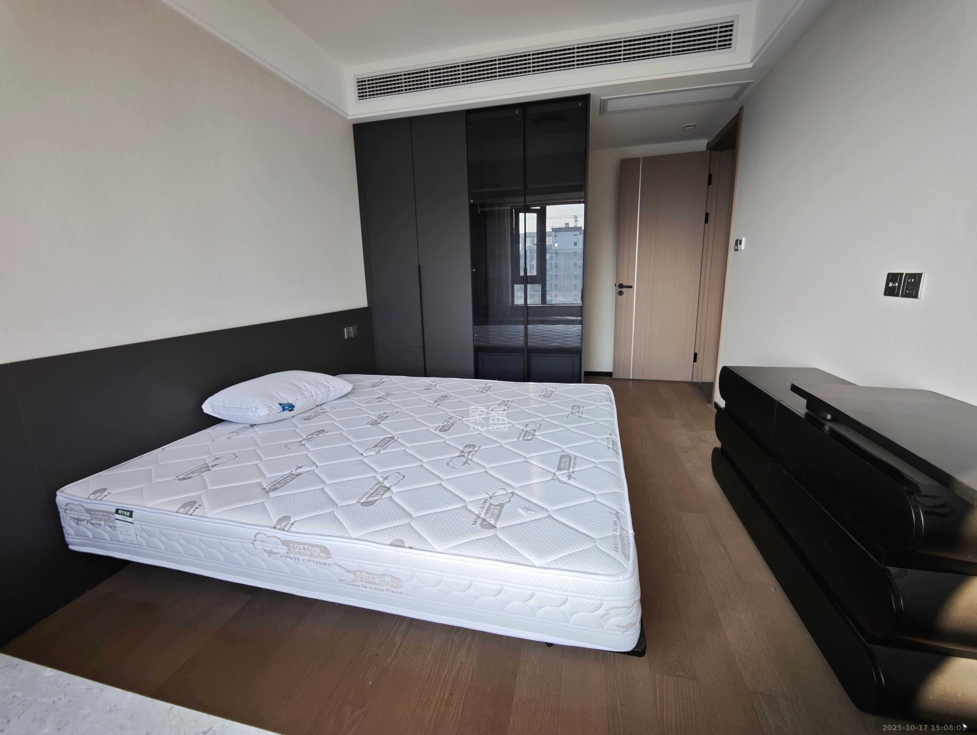 中海麓山境南区  3室2厅2卫    3000.0元/月 中海麓山境南区  3室2厅2卫    3000.0元/月室内图