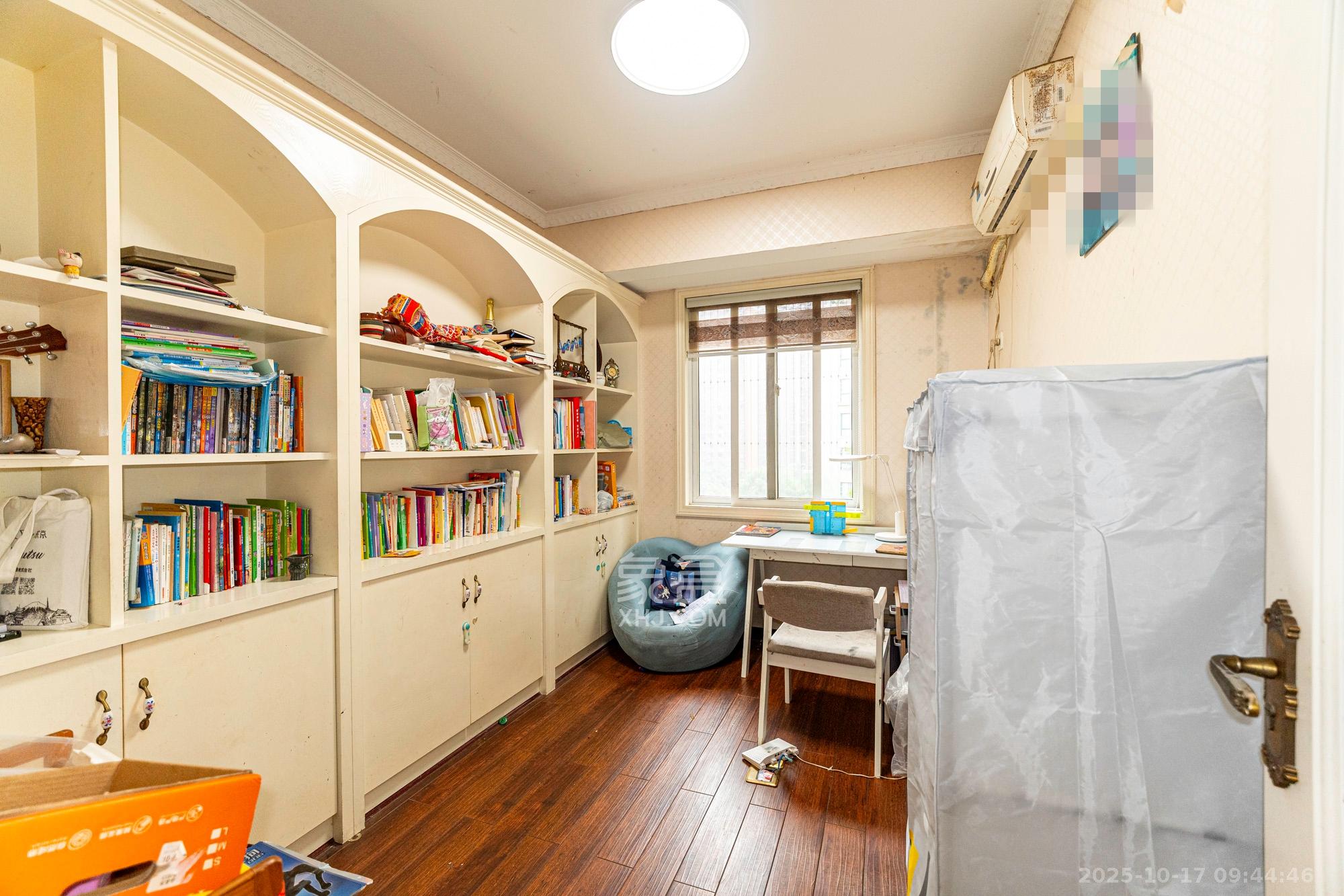 筑梦佳园  4室2厅2卫    99.8万卧室