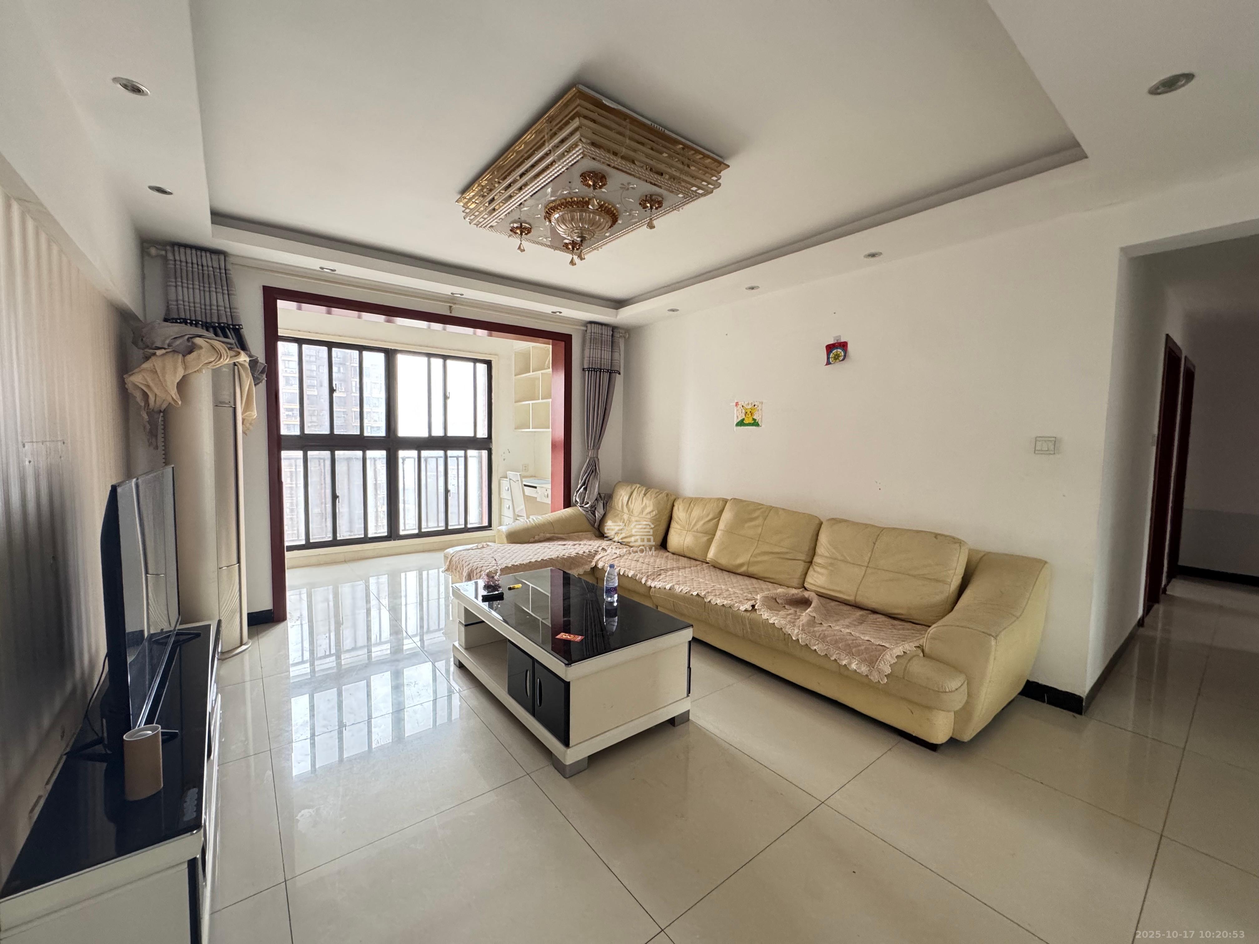 新城国际花都  3室2厅2卫    2000.0元/月室内图1